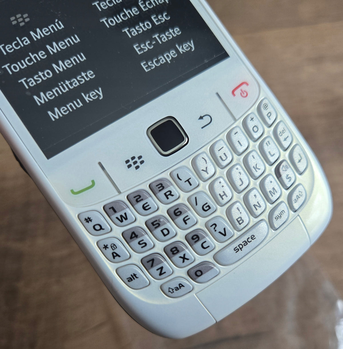 BlackBerry Curve 8520 WHITE ! NEW ! UNIQUE ! No Blocks ! PL Menu !OPPORTUNITY! Headphones included yes