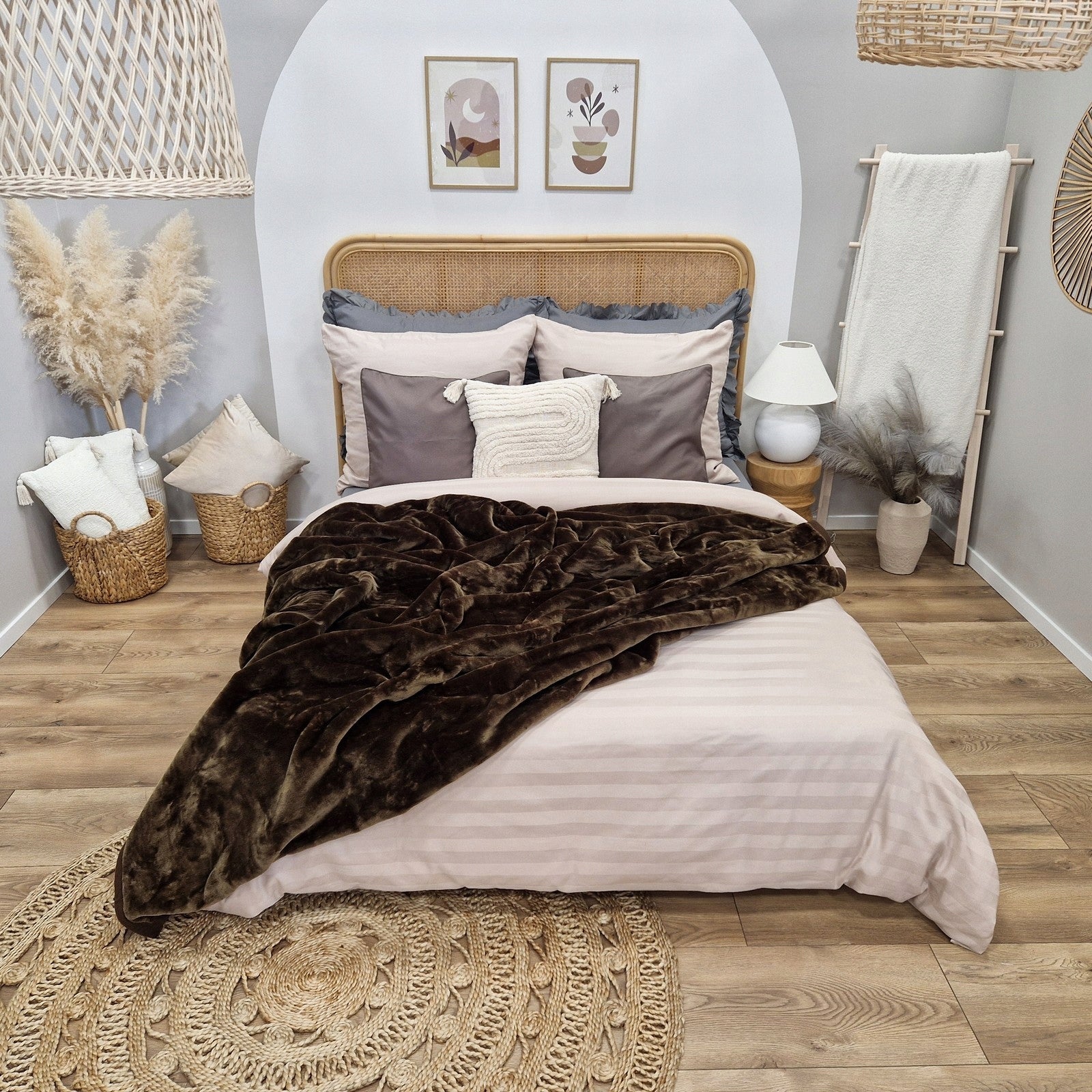 Blanket THICK 200x220 ACRYLIC smooth warm bedspread YASEMIN brown Brand Łóżkoholicy