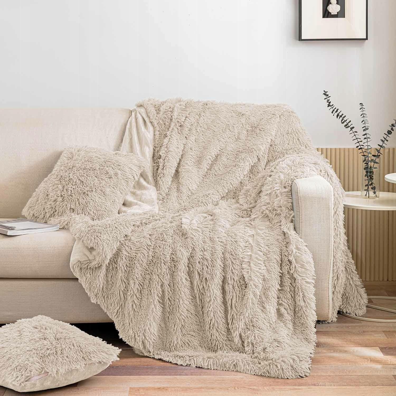 Blanket bedspread 200x220 Yeti hairy beige light fur on the bed Packaging status original