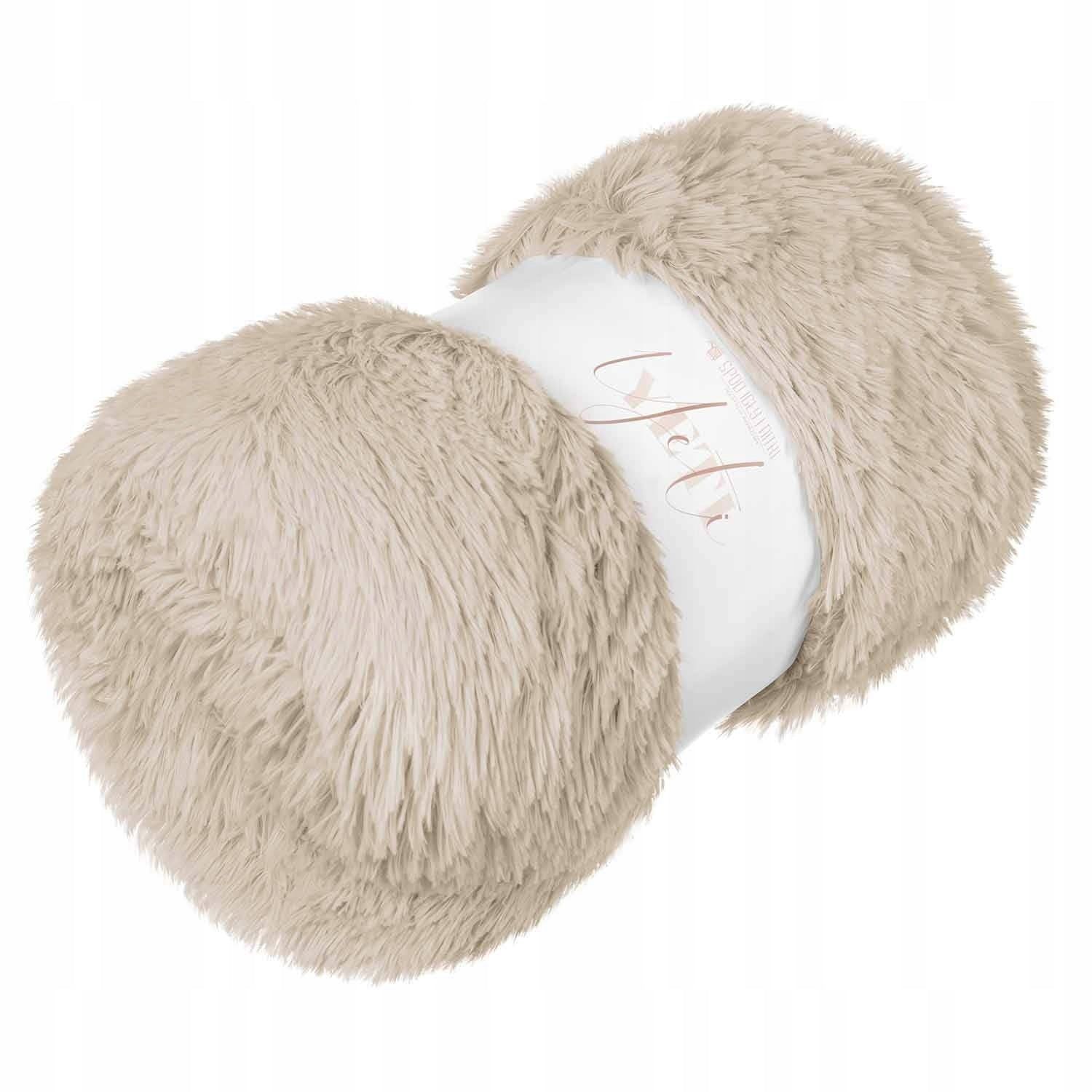 Blanket bedspread 200x220 Yeti hairy beige light fur on the bed