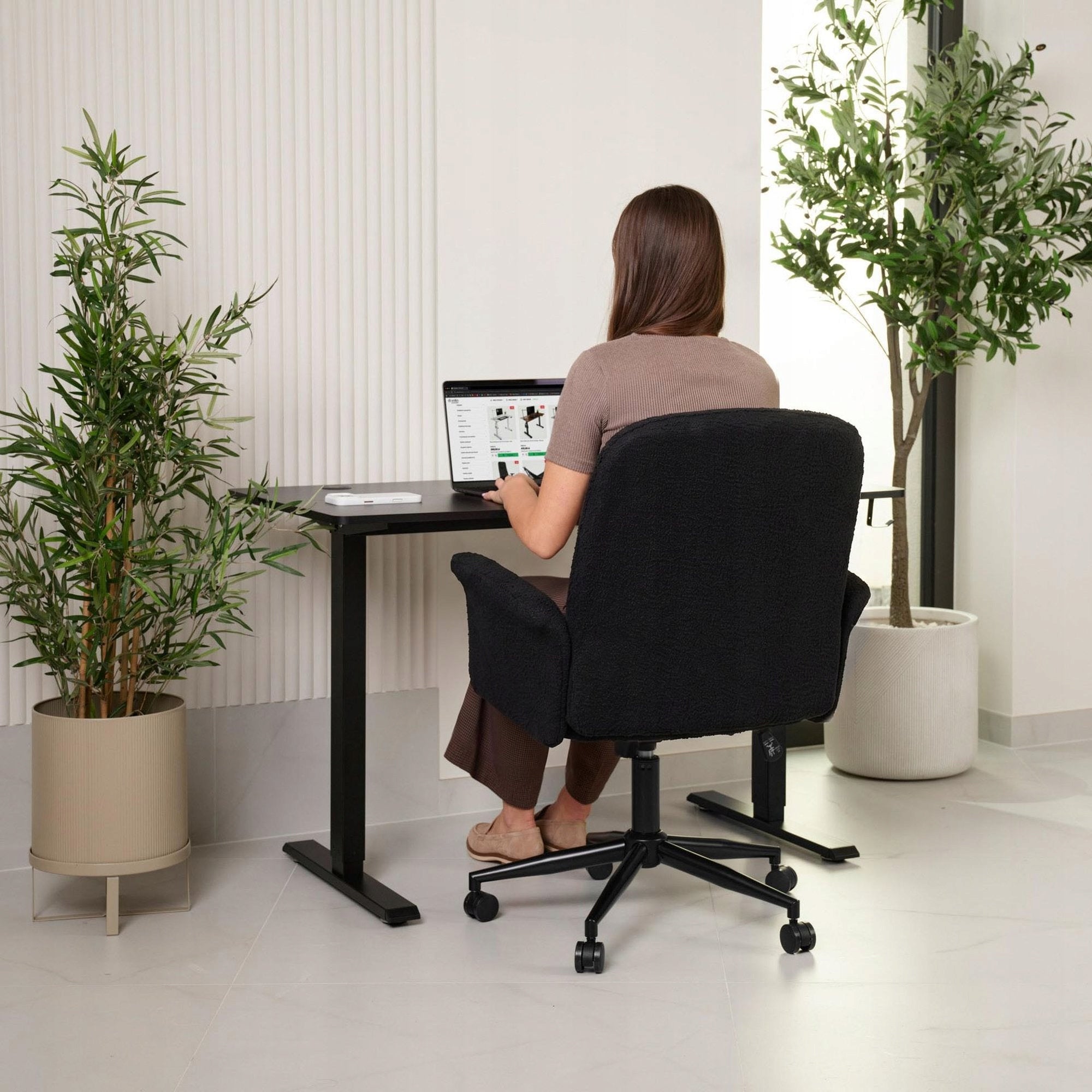 Bouclé Swivel Chair Black On Wheels Adjustable Modern Office Packaging status original