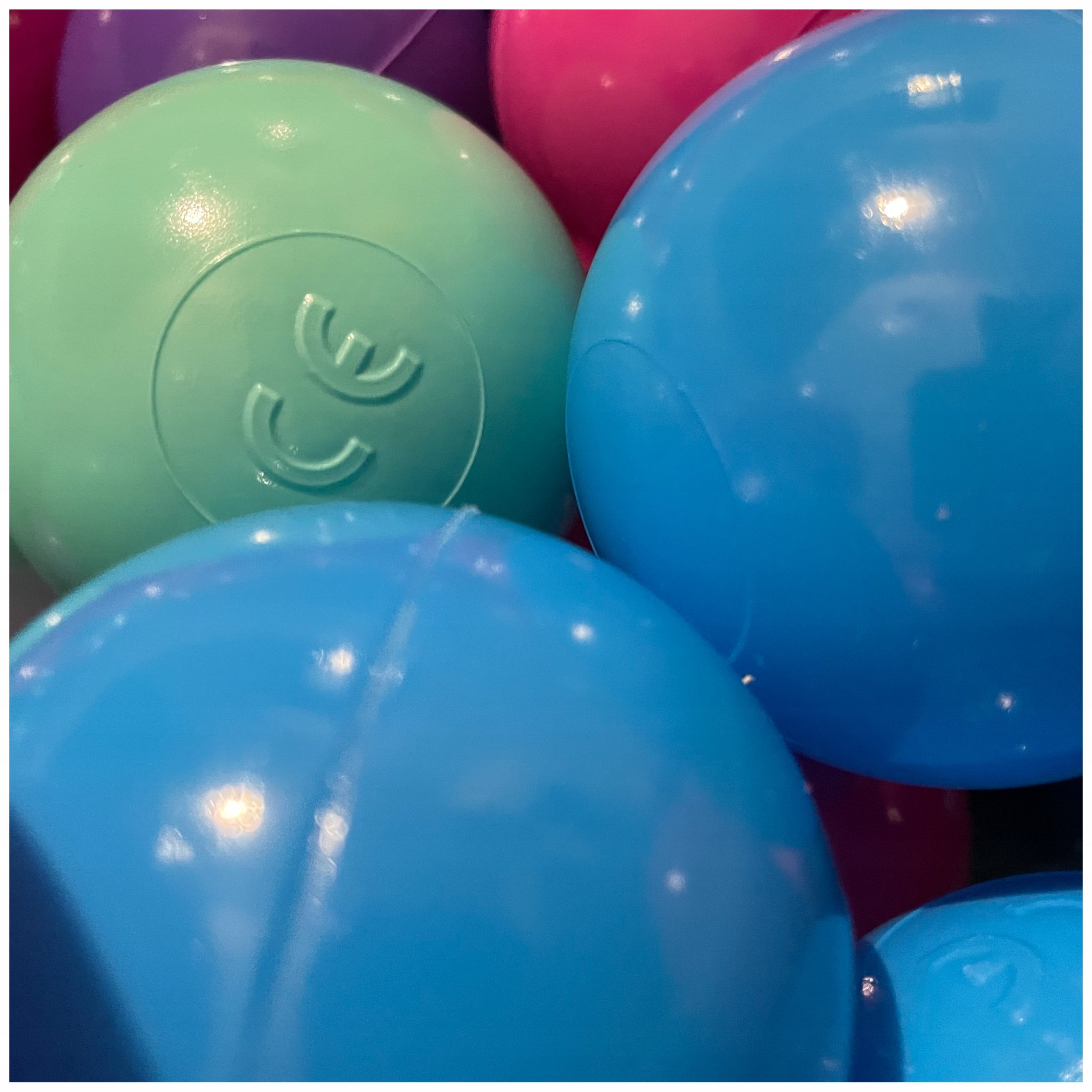 BubbleHuggle Dry Pool Balls – Set of 200 pcs (Diameter 6 cm) Kind dry pool