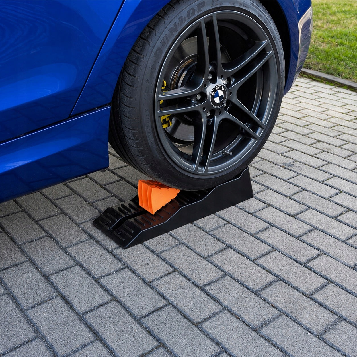 CAR INRUN CAR RAMP INRUN DRIVEWAY 5T SERVICE Product weight with unit packaging 4 kg