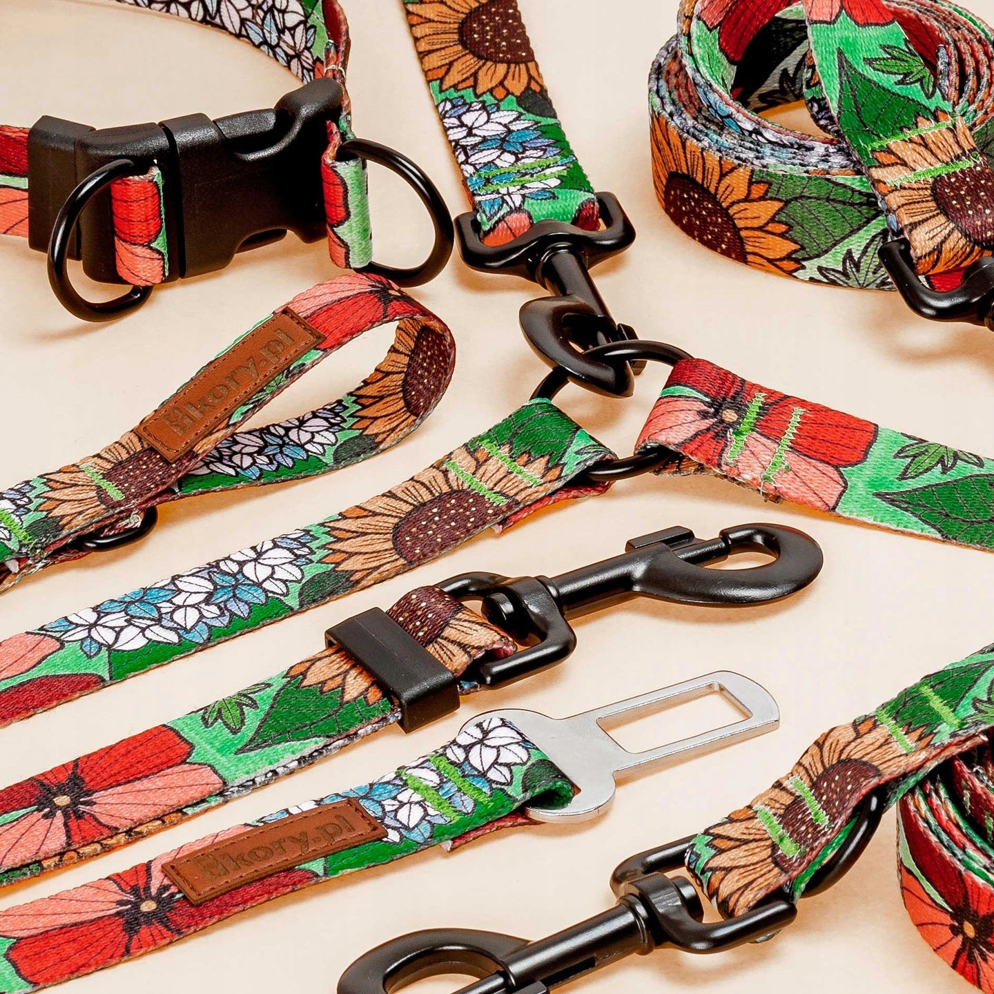 CAR LEASH FOR DOG 25 mm 45-75 cm Ukory print FLOWERS poppies Trade name Smycz samochodowa 25 mm 45-75 cm PIES KWIATY POLSKIE
