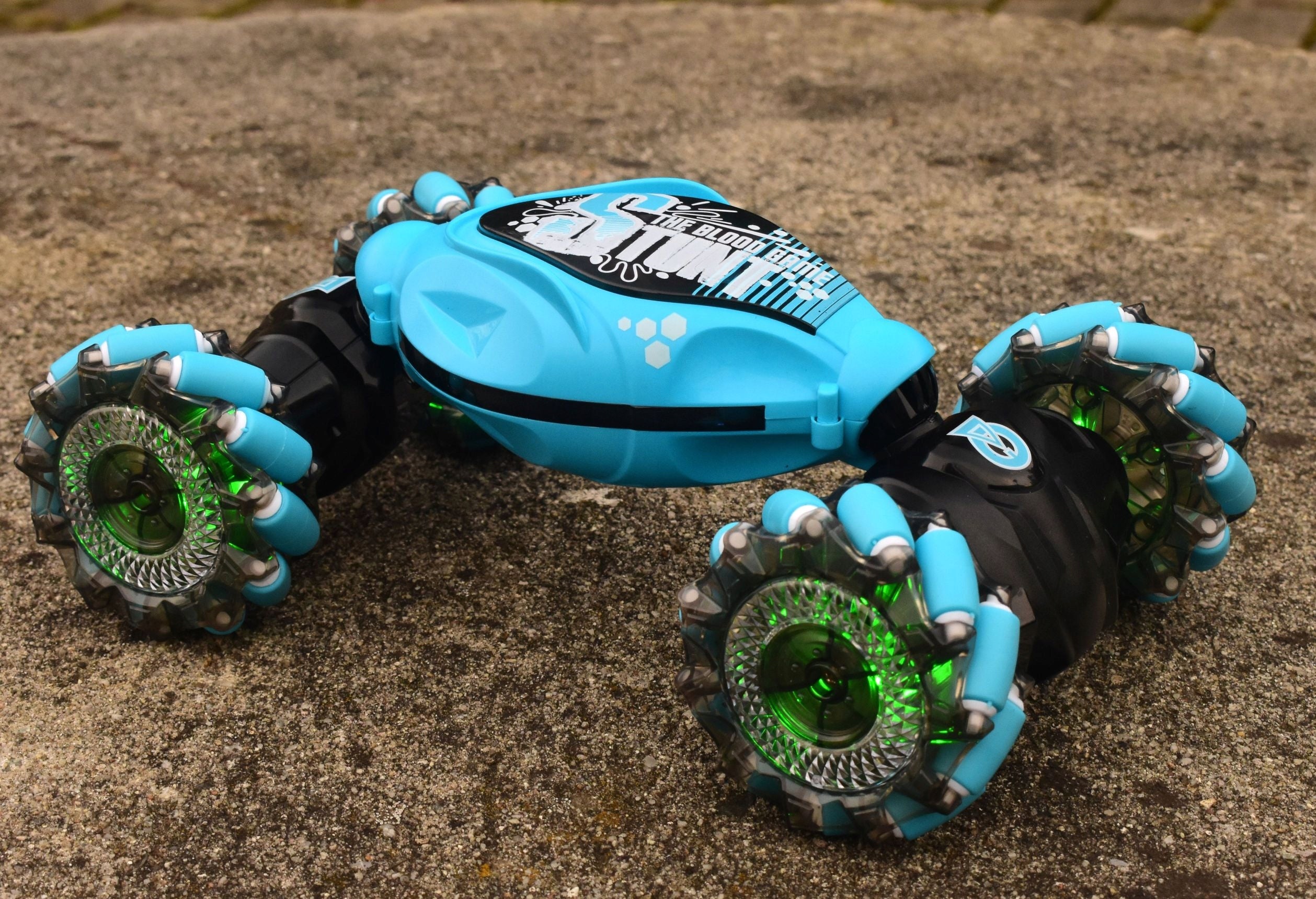 CAR REMOTE CONTROLLED RC STUNT 4x4 GESTURES REMOTE CONTROL AUTO + BATTERIES Manufacturer code zdalnie sterowany JC001A