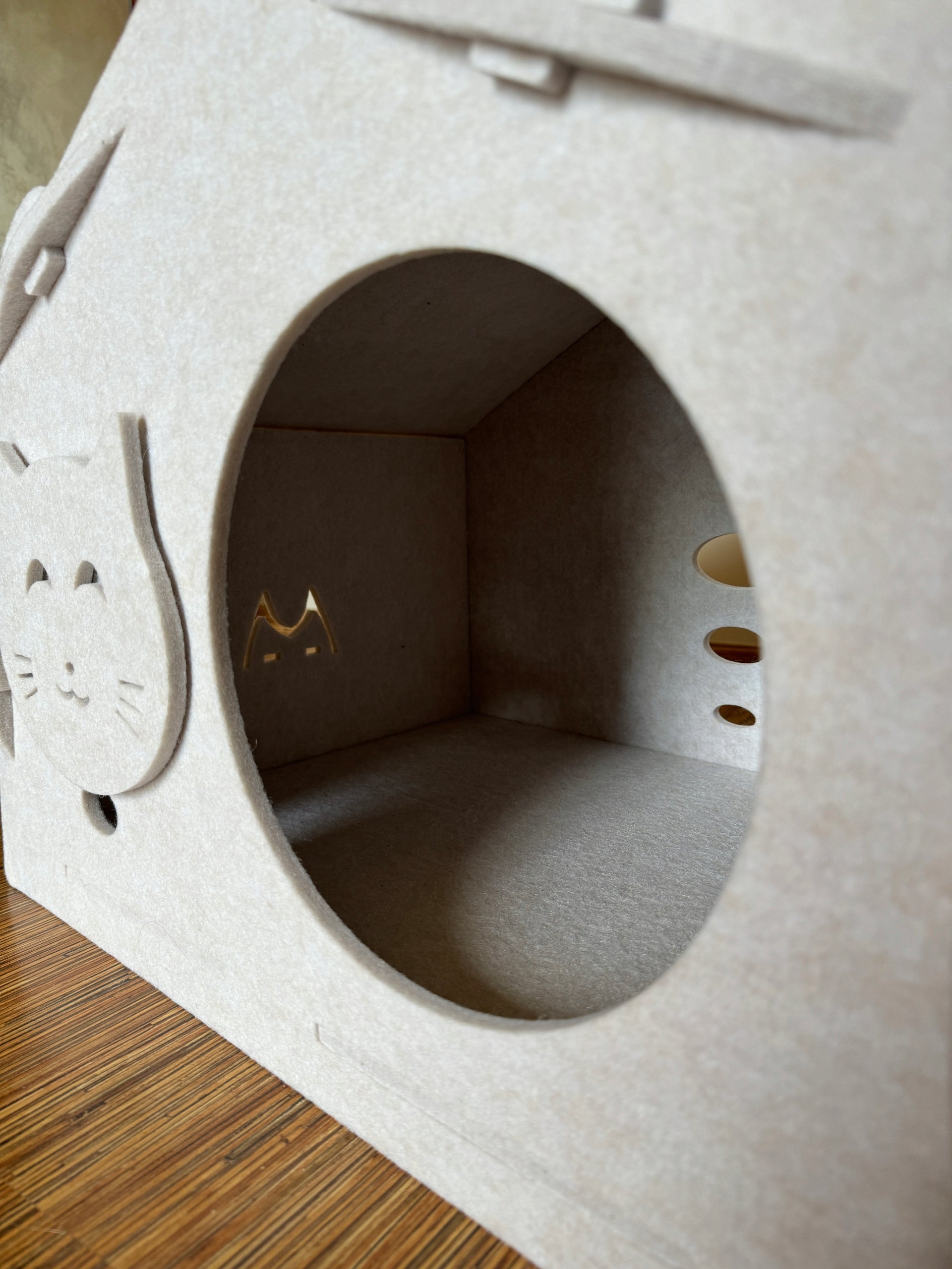 CAT BED COTTAGE BOOTH XL FELT Product width 52 cm
