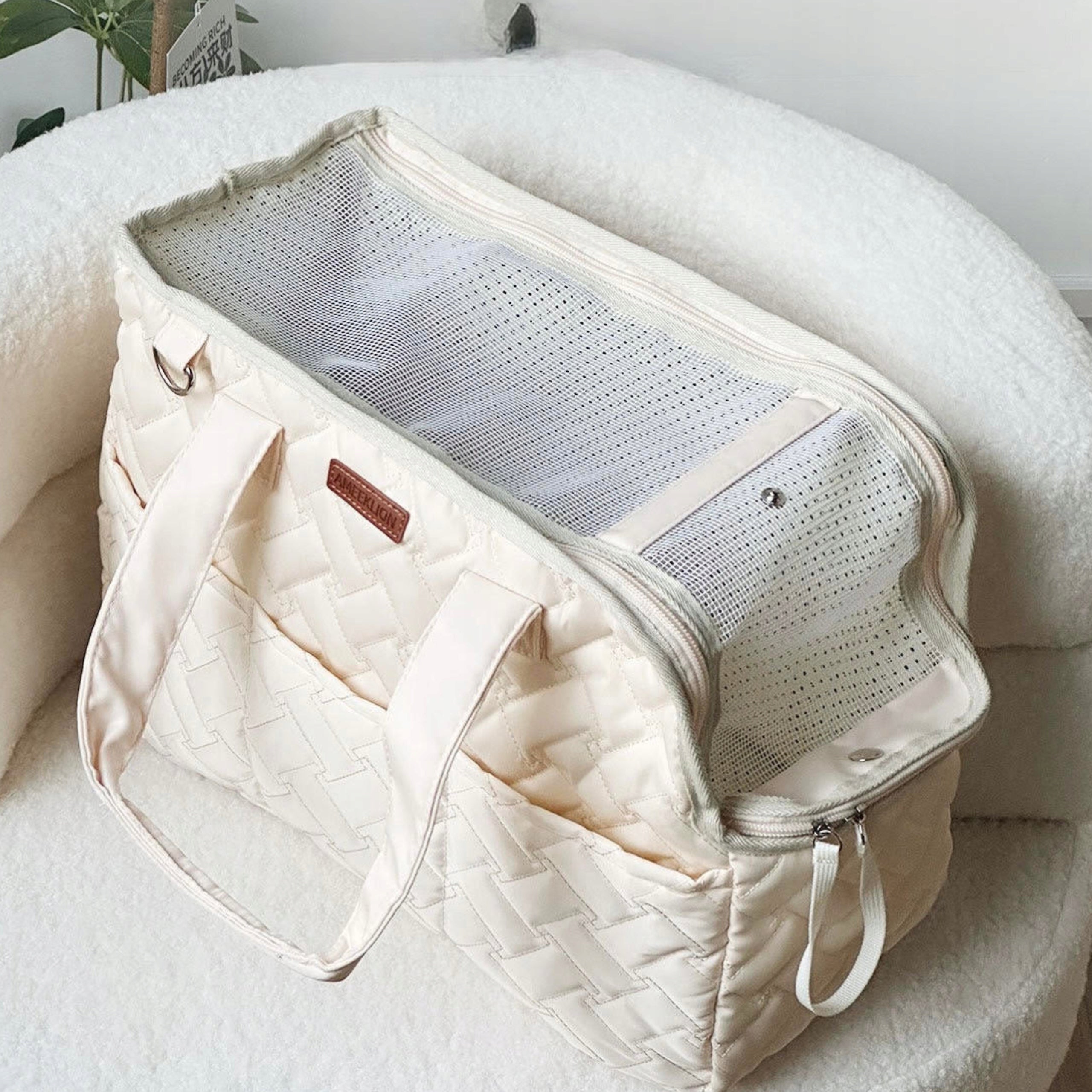 CAT CARRIER SHOULDER BAG FOR ANIMALS VENTILATION SIEMIEC Product height 30 cm