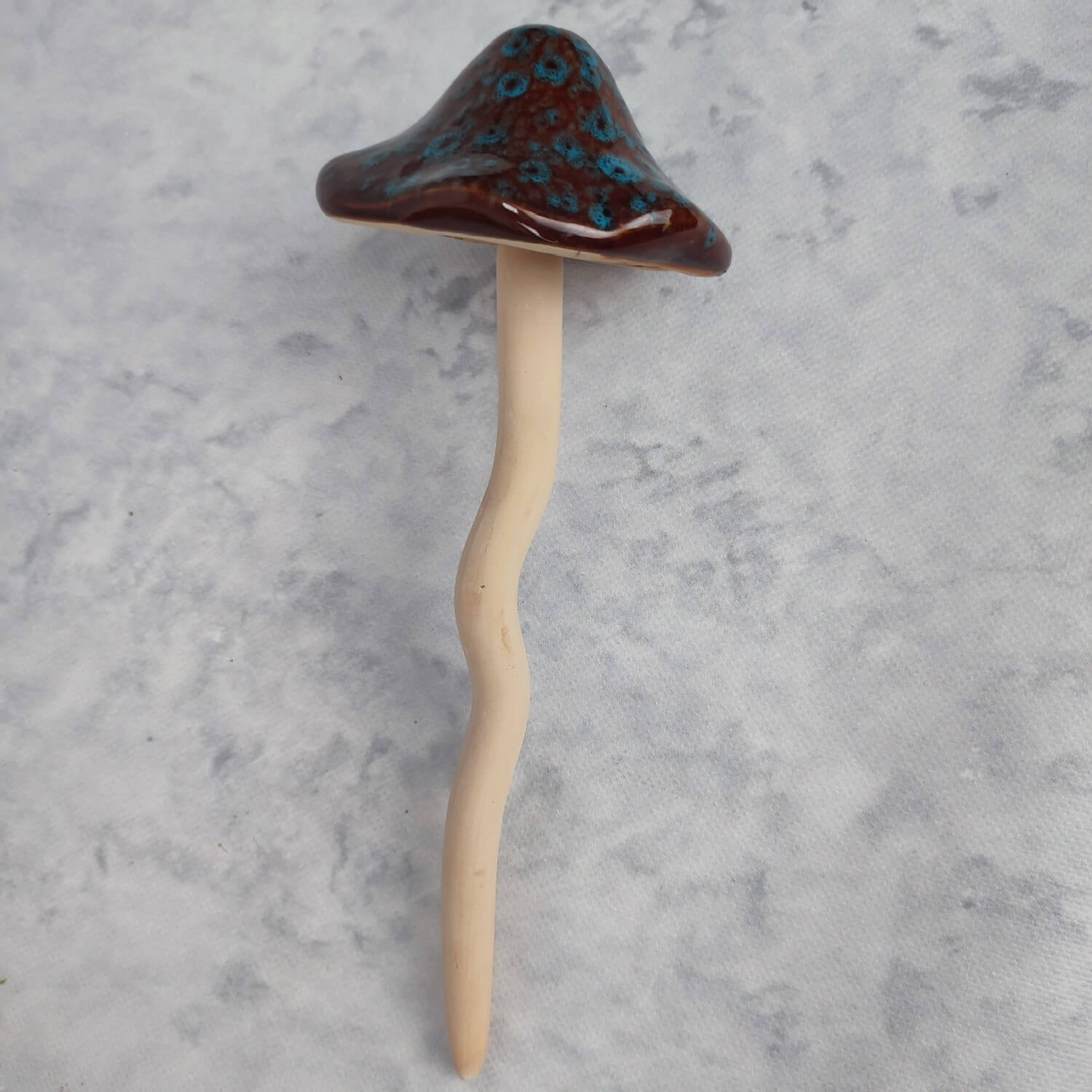 CERAMIC MUSHROOM with movable hat 28 cm to drive into the pot bed Manufacturer Canea