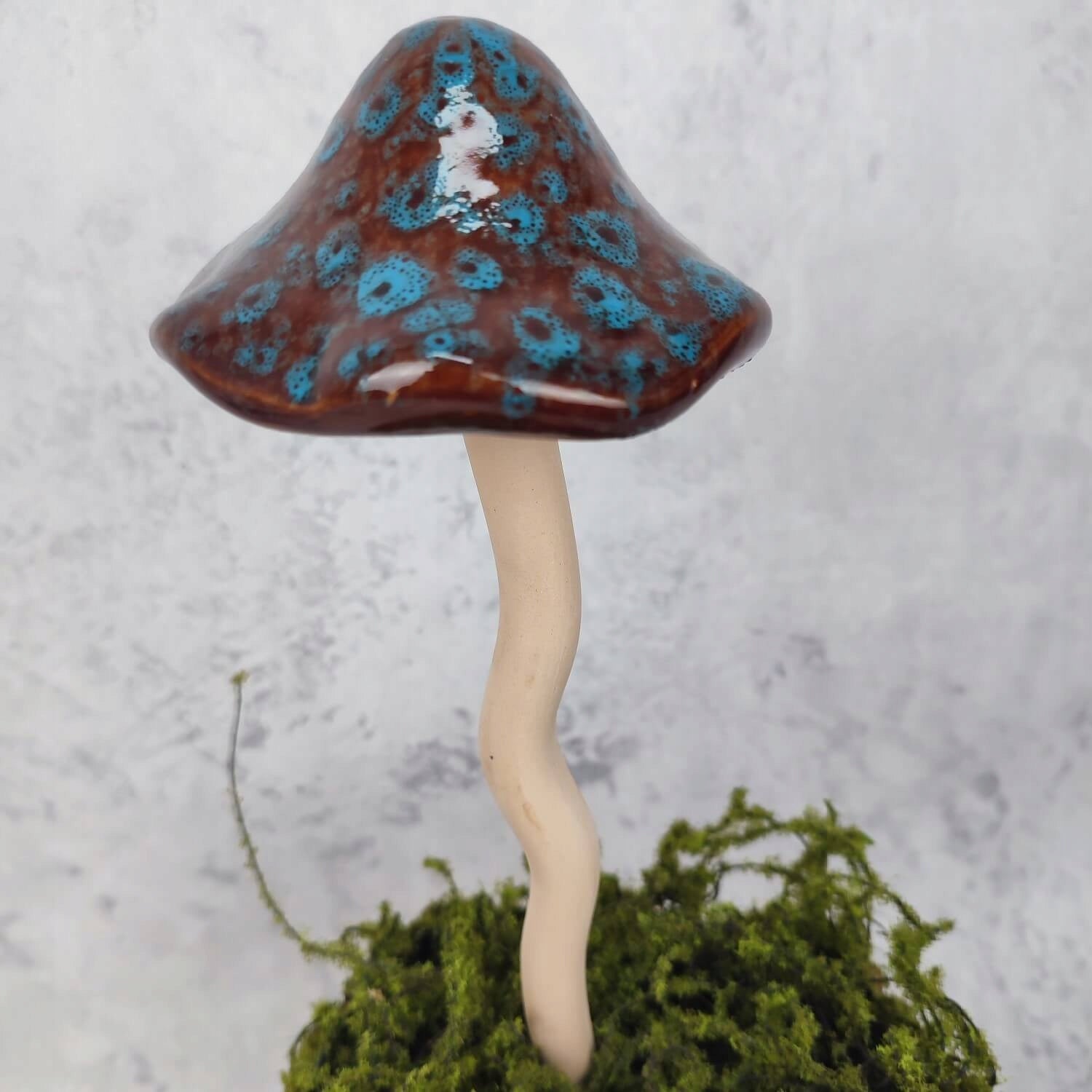 CERAMIC MUSHROOM with movable hat 28 cm to drive into the pot bed Manufacturer code 297CAN31-021