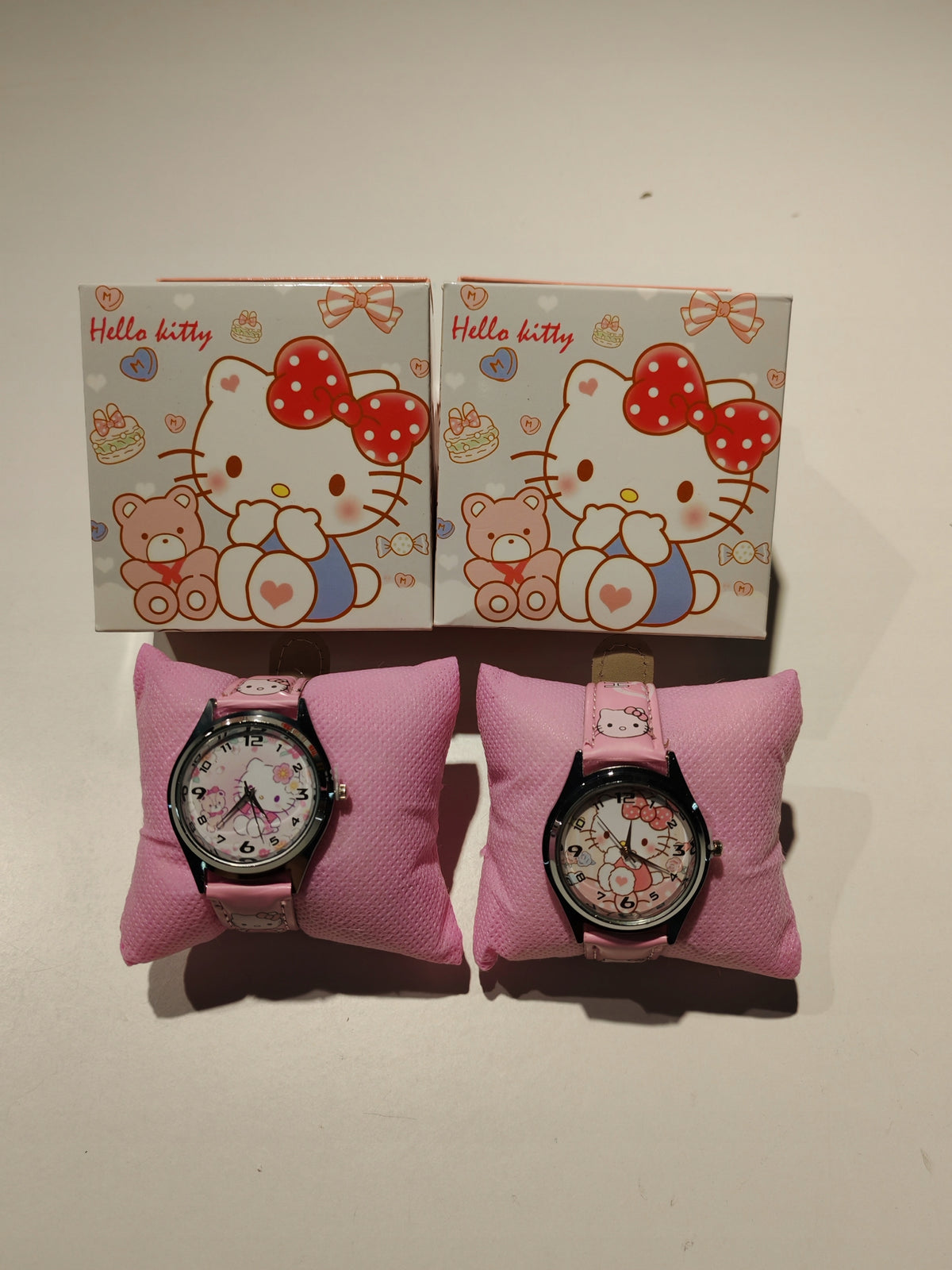 CHILDREN'S WATCH HELLO KITTY GIFT IN BOX Model Na rękę