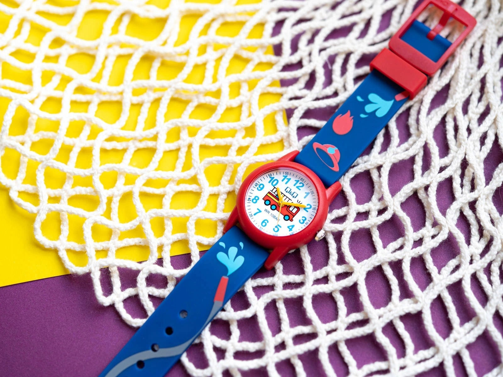 CHILDREN'S WATCH QQ VR99J019Y FOR BOY FIREFIGHTER Kind analog