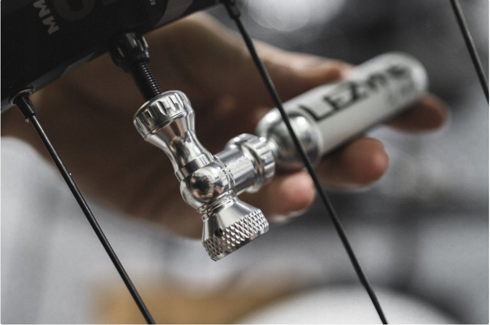 CO2 bicycle pump Lezyne Control Drive + 16g Presta Schrader CNC cartridge Manufacturer code 1-C2-CTRLDR-V111