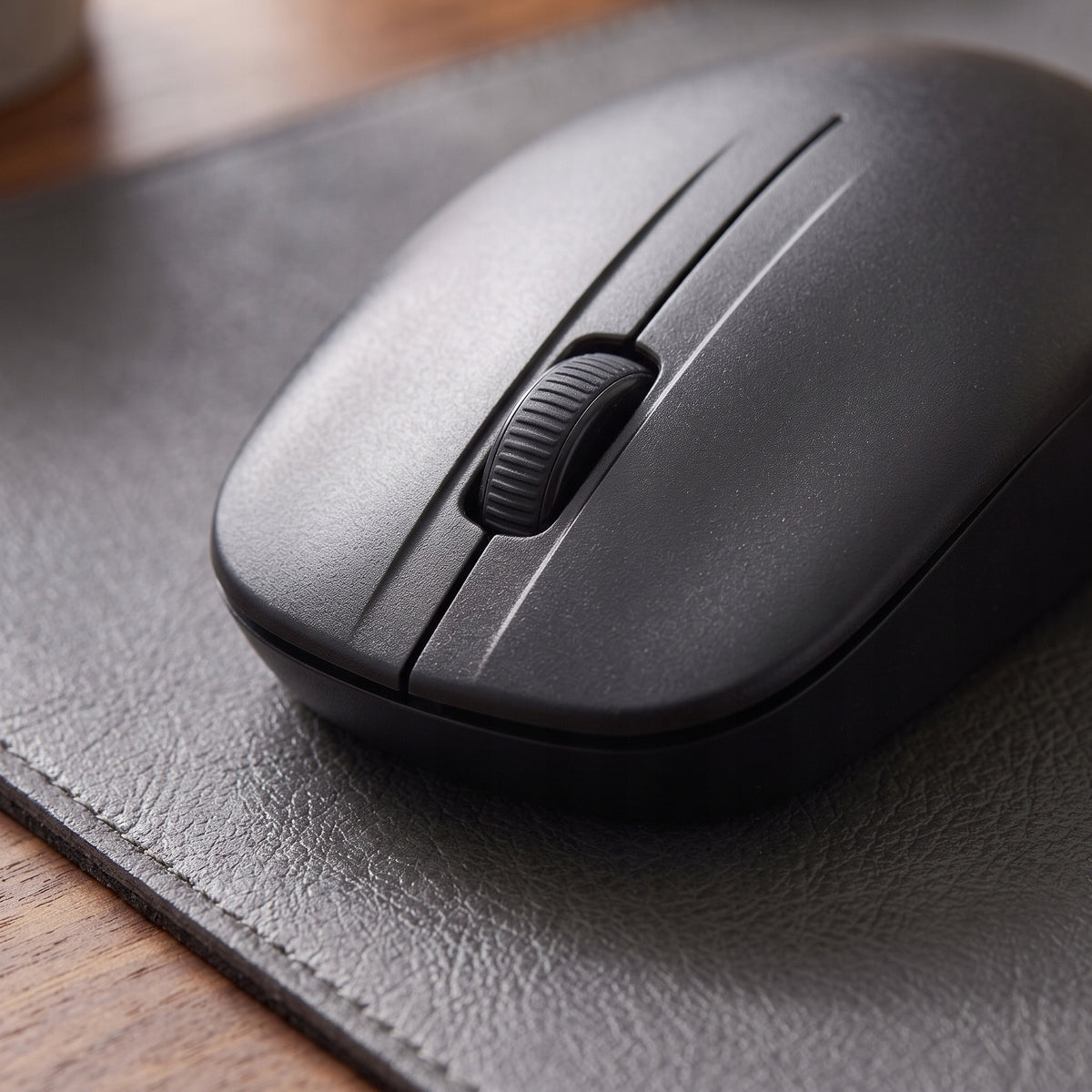 COMFORTABLE WIRELESS MOUSE SLEEK BLACK IDEAL FOR DESK AND TRAVEL Interface Bluetooth