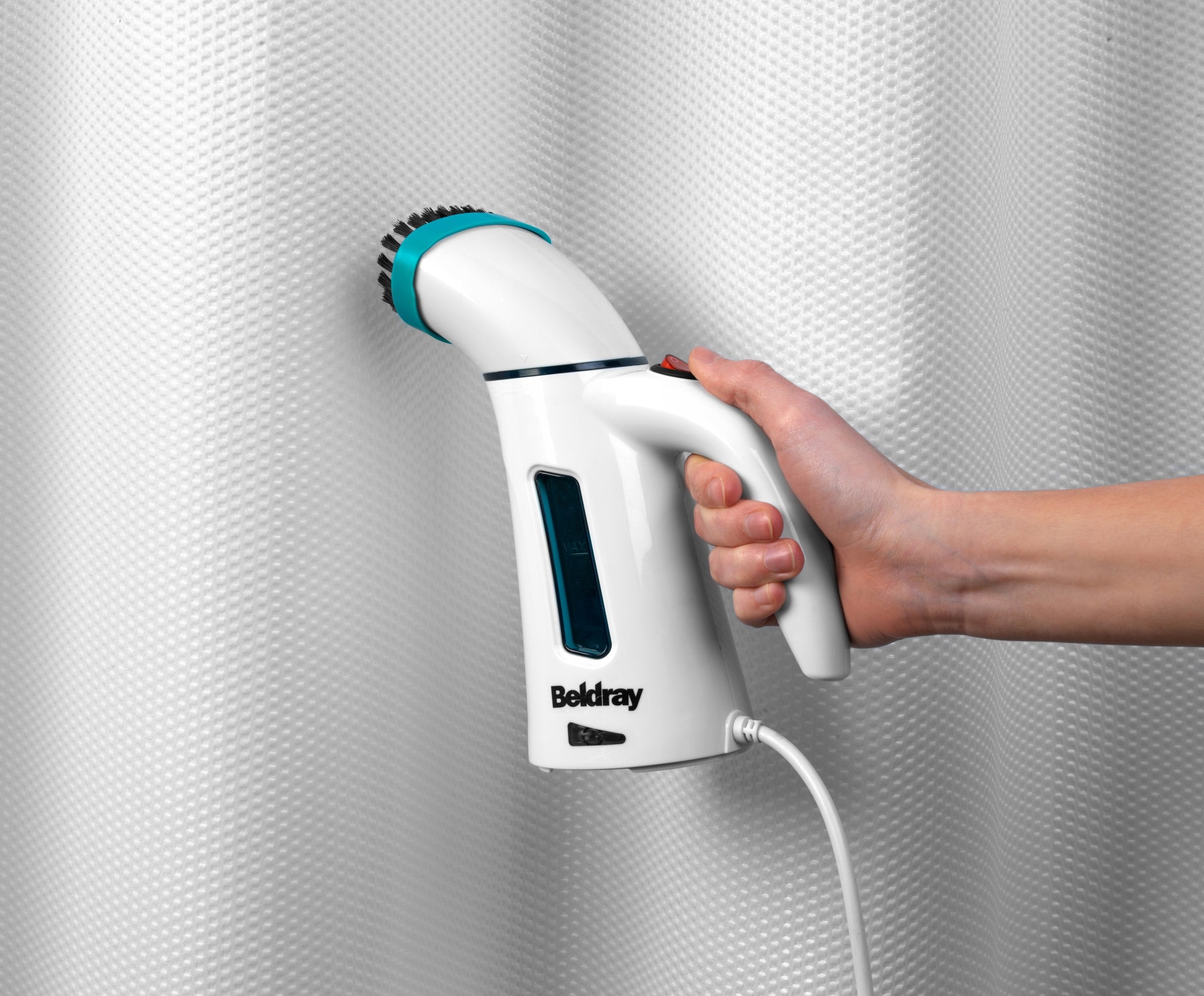 COMPACT HAND-HELD CLOTHES STEAMER WITH TANK 100 ML BELDRAY 600 W Dominant color white