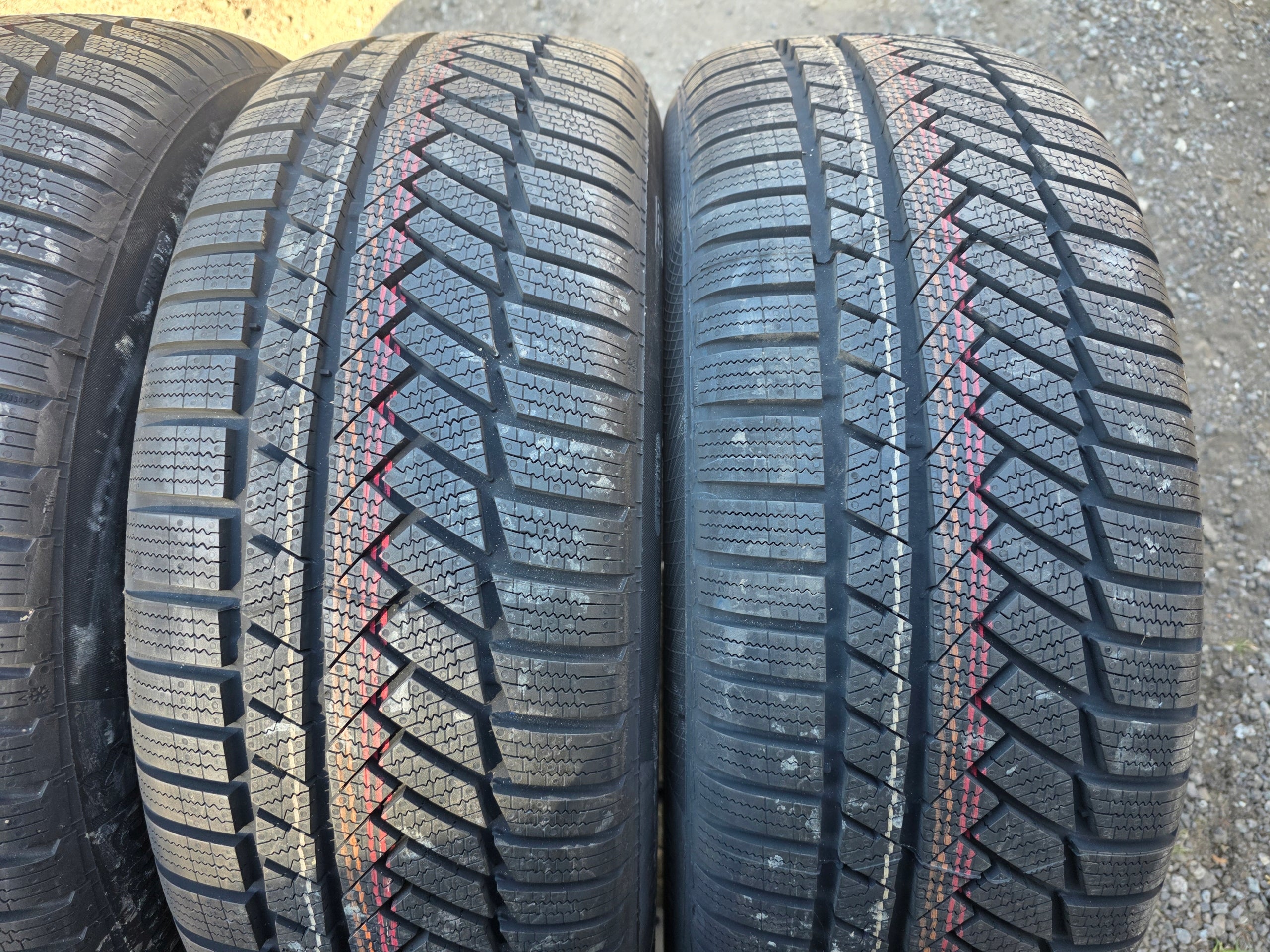 CONTINENTAL WINTER CONTACT 850P 255/45/20 Number of tires offered set of 4 pcs.