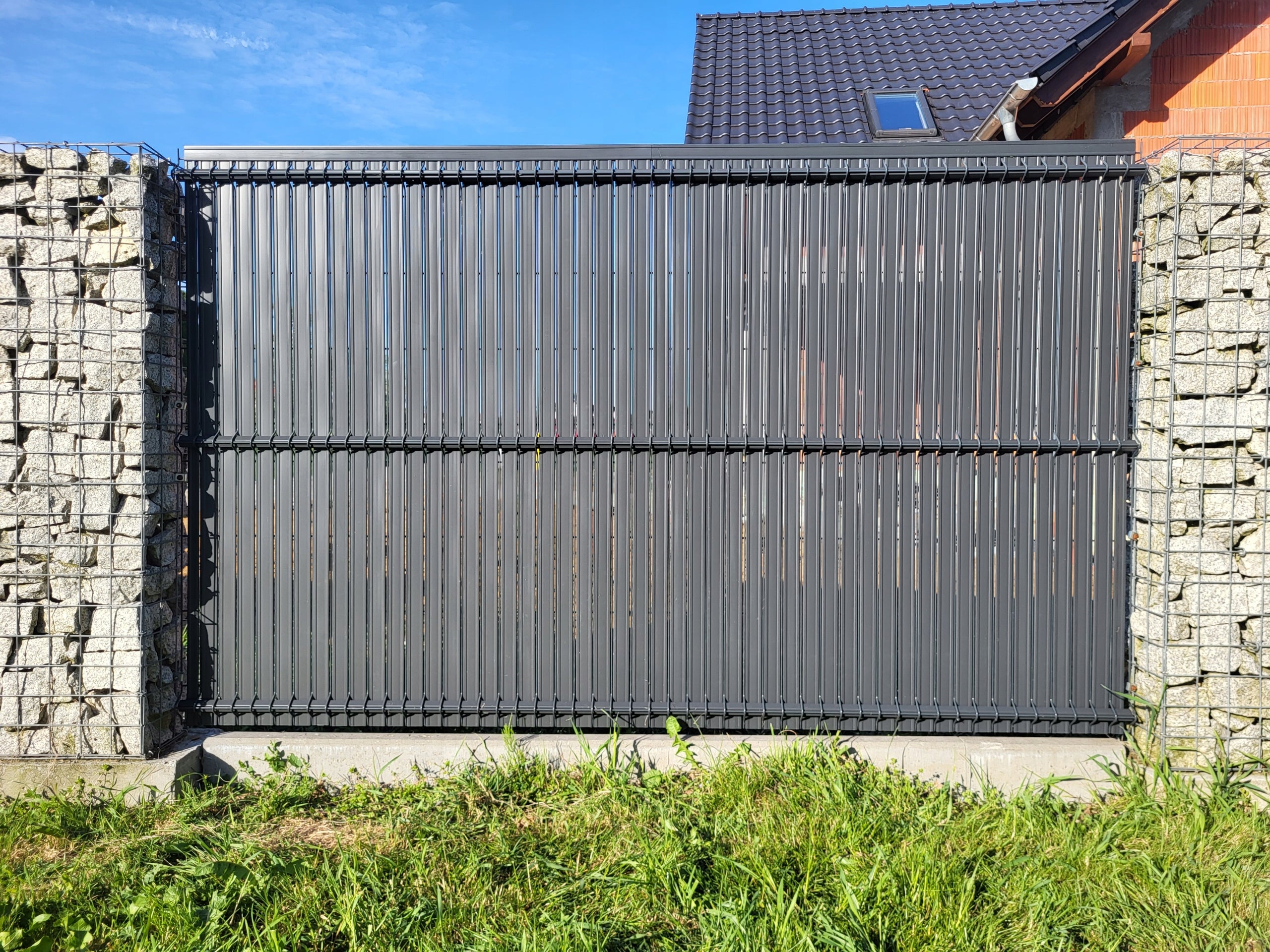 COVER 153 cm FOR FENCE PANELS 3D 44 mm 50 pcs BETAFENCE Screeno Line Manufacturer Betafence