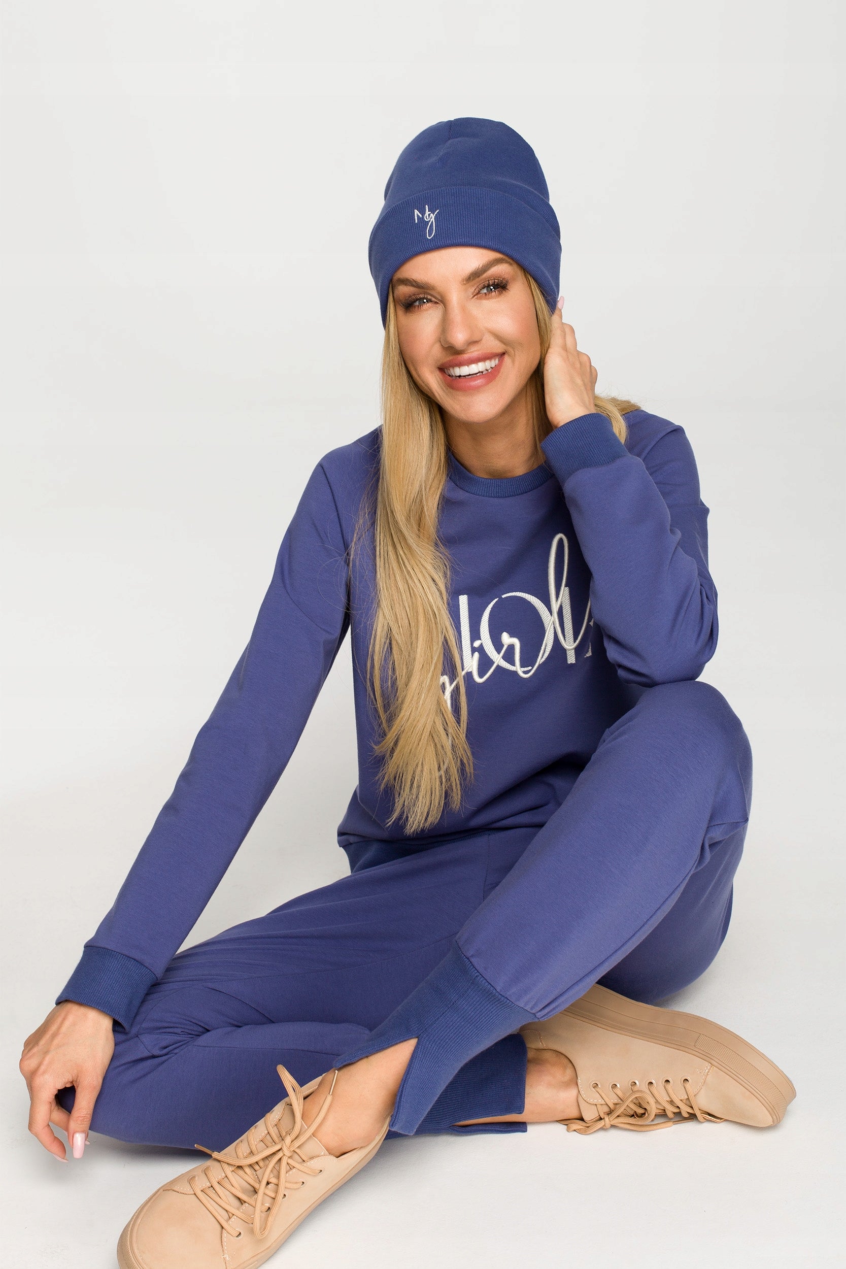 M709 Mütze mit MOE GIRL-Stickerei – Indigo 