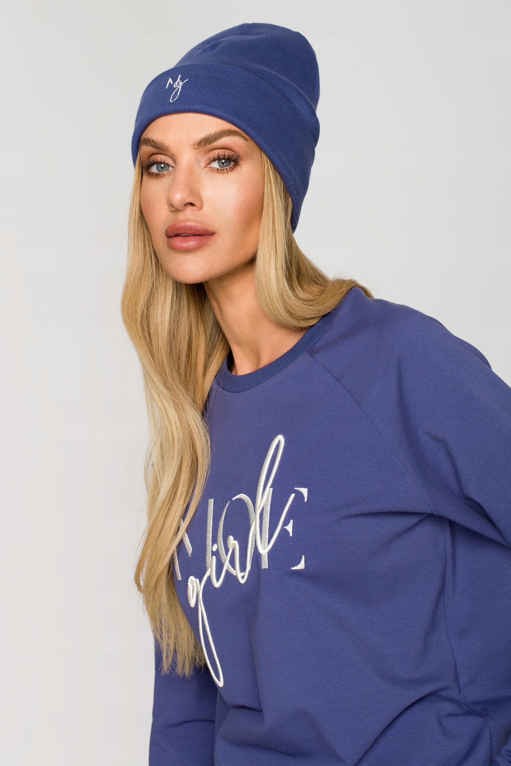 M709 Mütze mit MOE GIRL-Stickerei – Indigo 