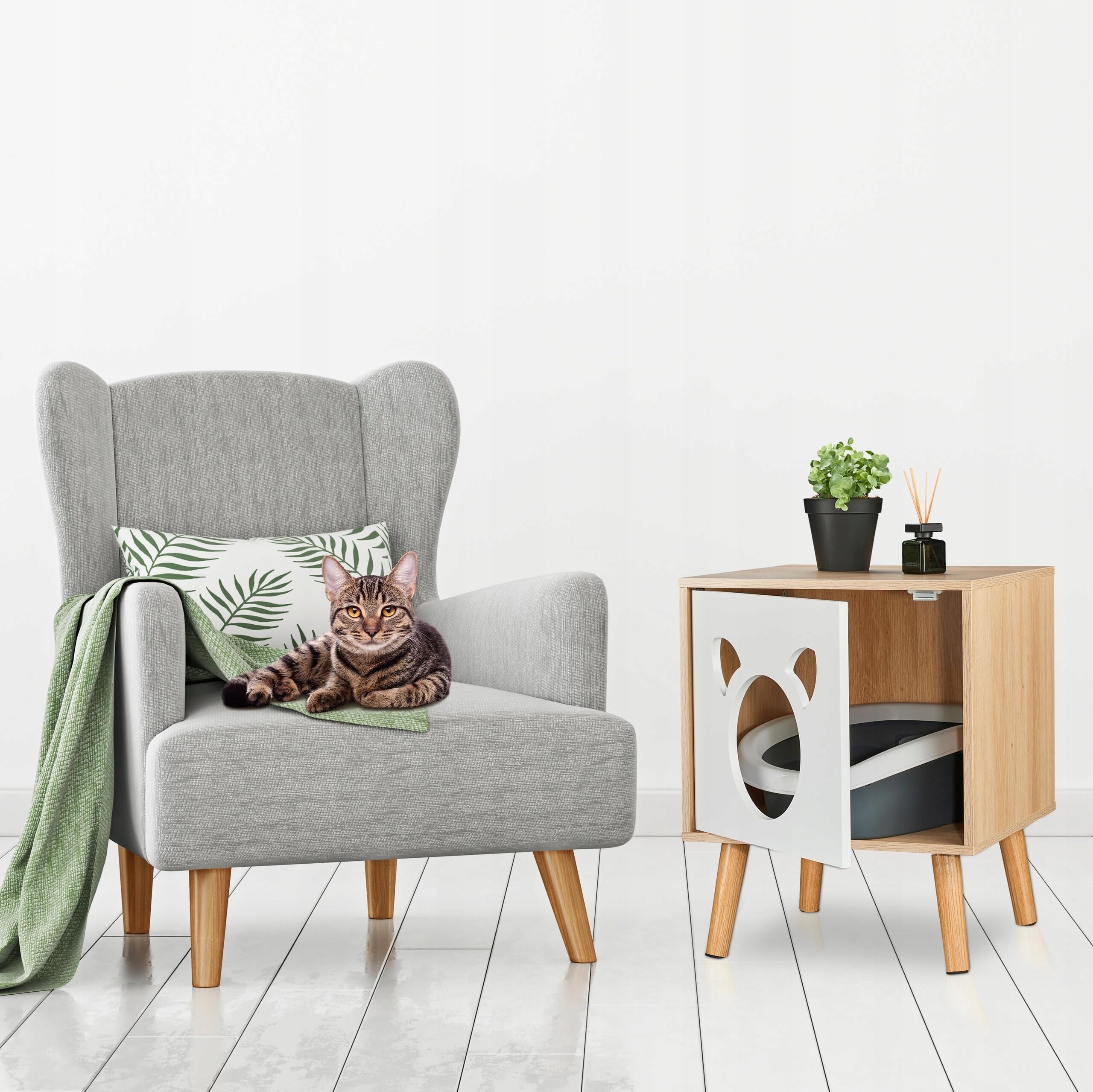 Cabinet with cat entrance and door Manufacturer code 10047385