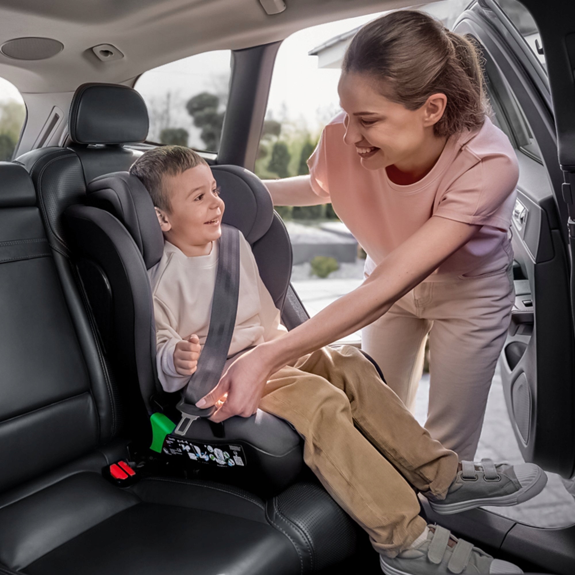 Car seat 15-36 ISOFIX i-Size adjustable 100-150 cm LIONELO NEAL Packaging status original