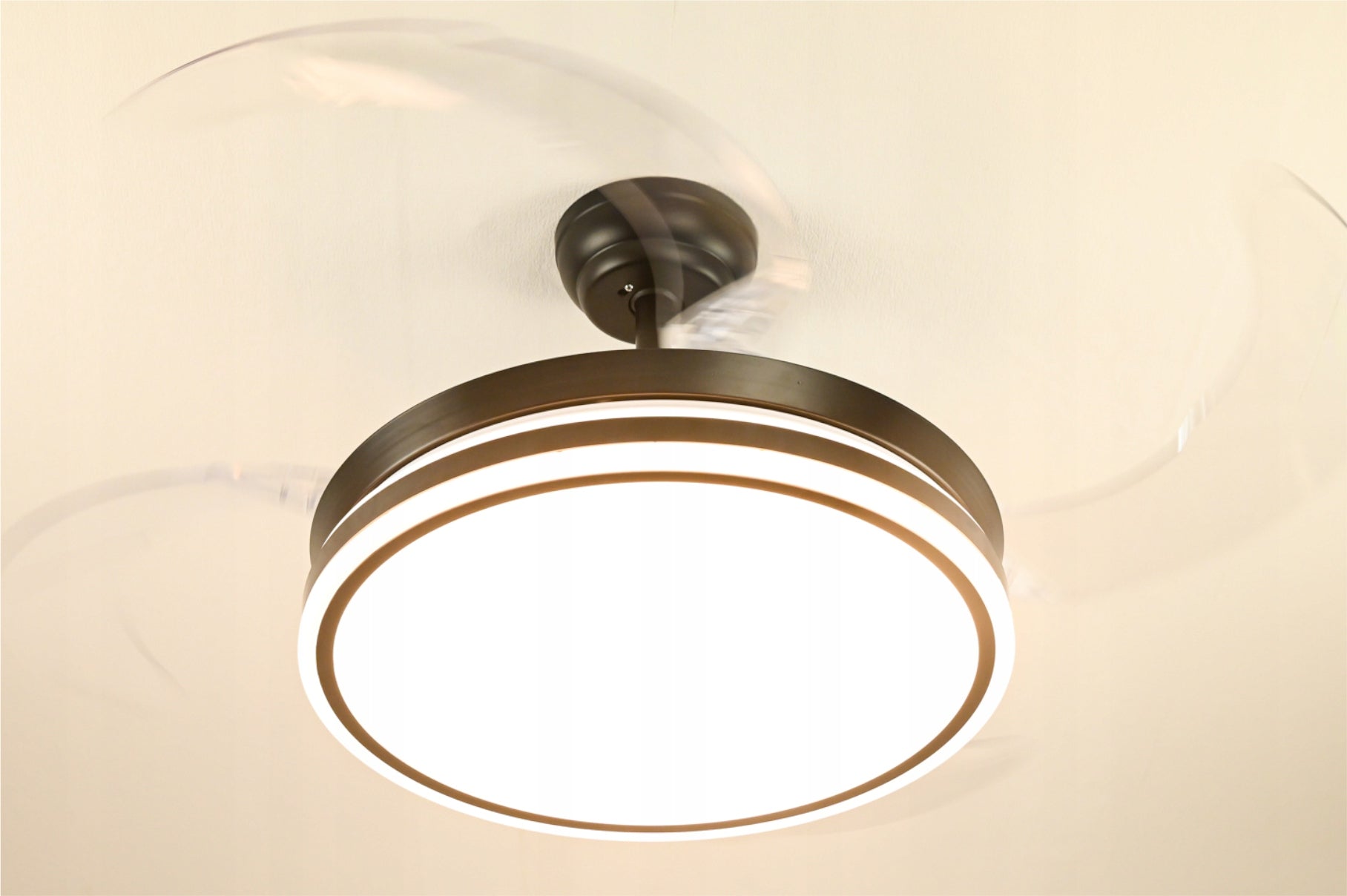 Ceiling fan with Ganuwa lighting, remote control Dominant color clear