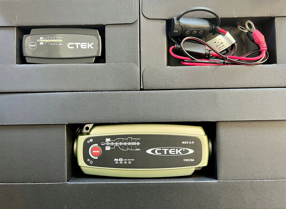 Charger CTEK MXS 5.0 with Power-Bank and connector with charge status indicator