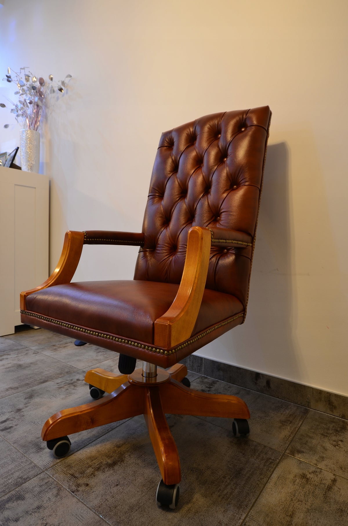 Chesterfield office chair material MAPLE manufacturer Drewnostyle Manufacturer code 445787