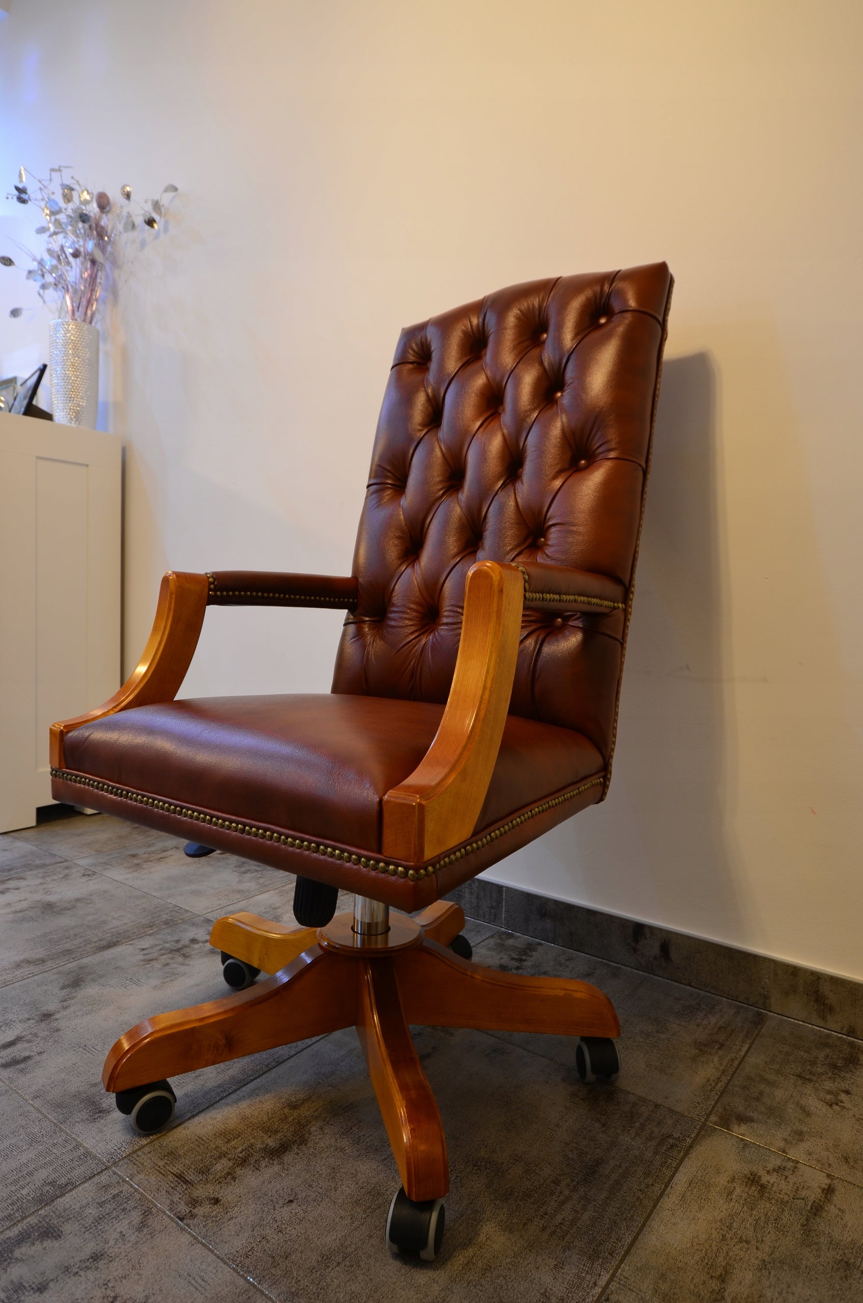 Chesterfield office chair material MAPLE manufacturer Drewnostyle Manufacturer code 445787
