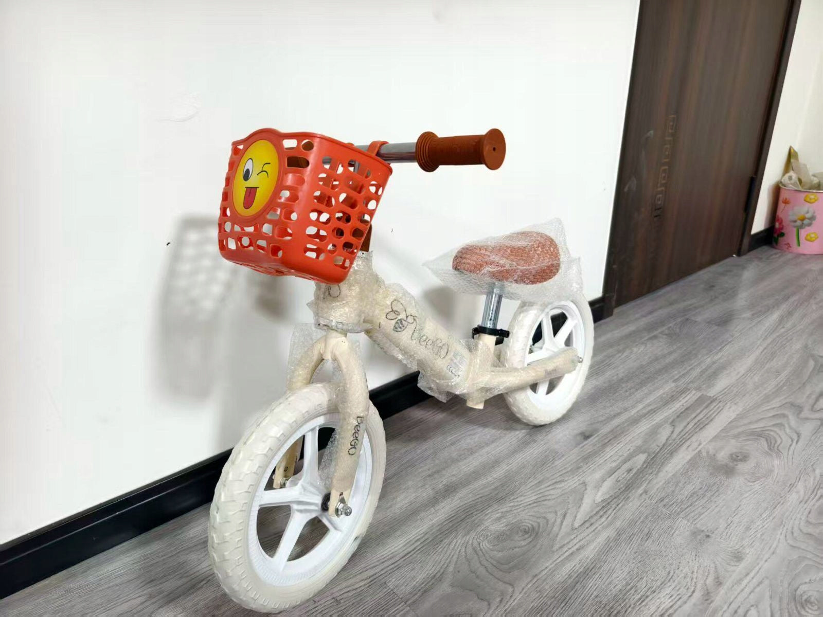 Children's balance bike BeeGO 12 inches from 2,5 sand beige gift Height 90–100 cm