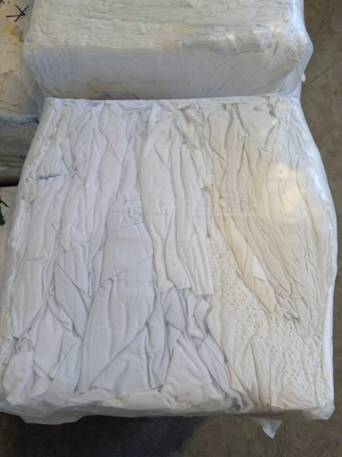 Cleaner white coats Manufacturer REIS