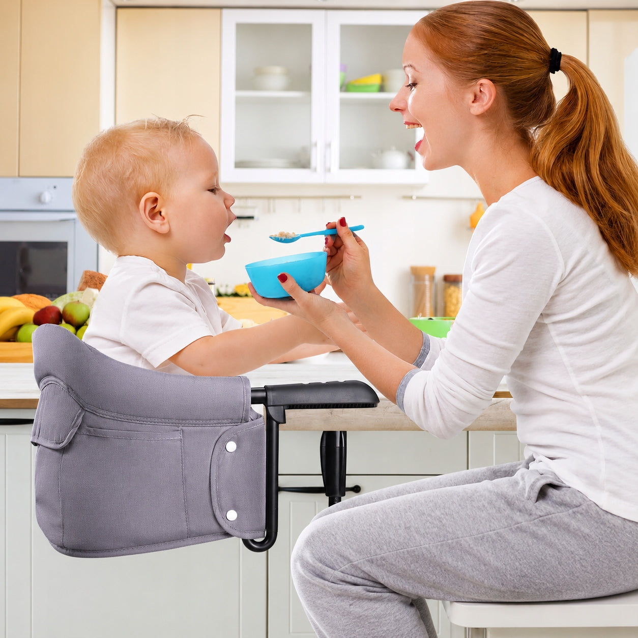 ClipMunch Hiking Chair For Feeding Attached To Table 20kg Mobile Packaging status original
