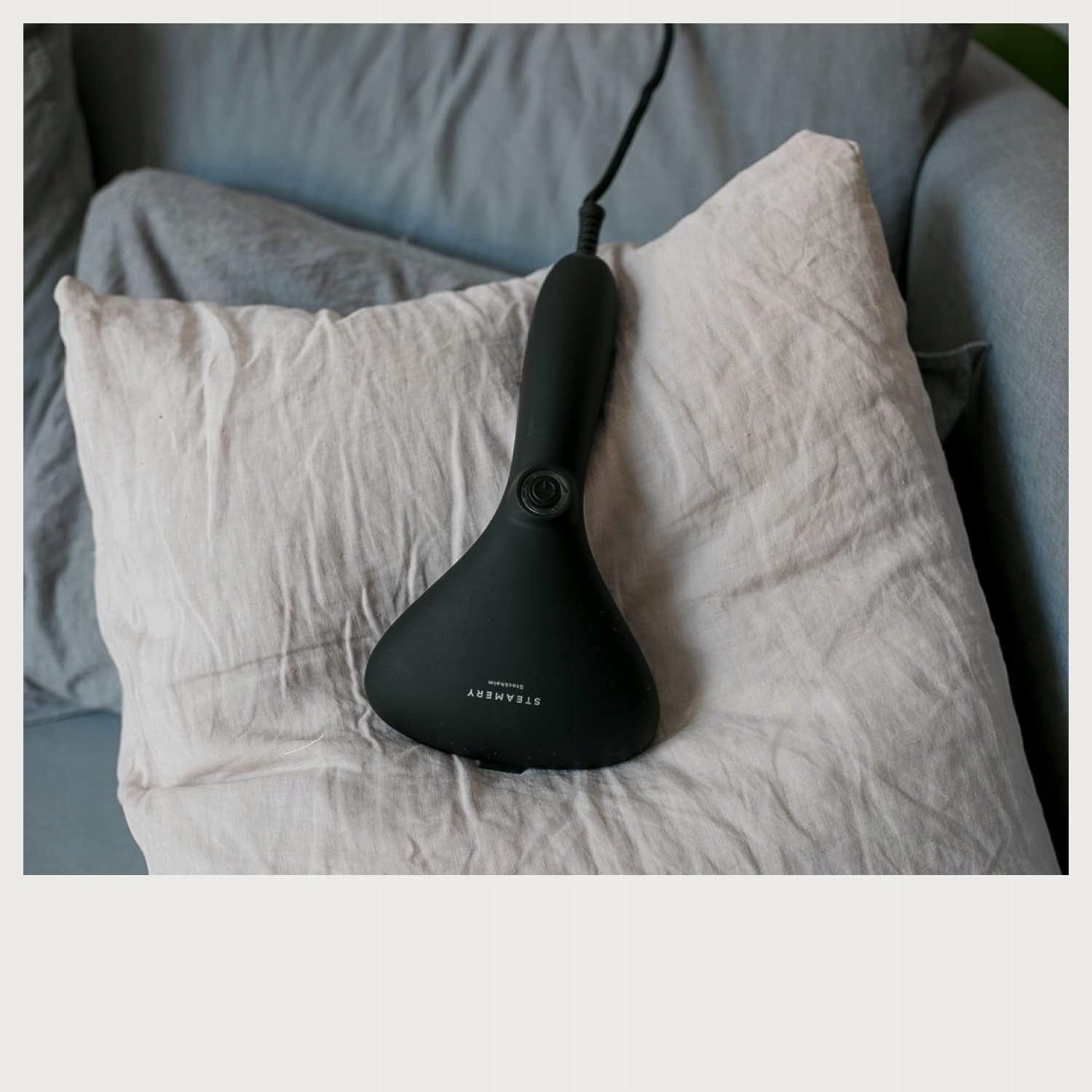 Clothes Steamer 1500W Strong Dominant color black