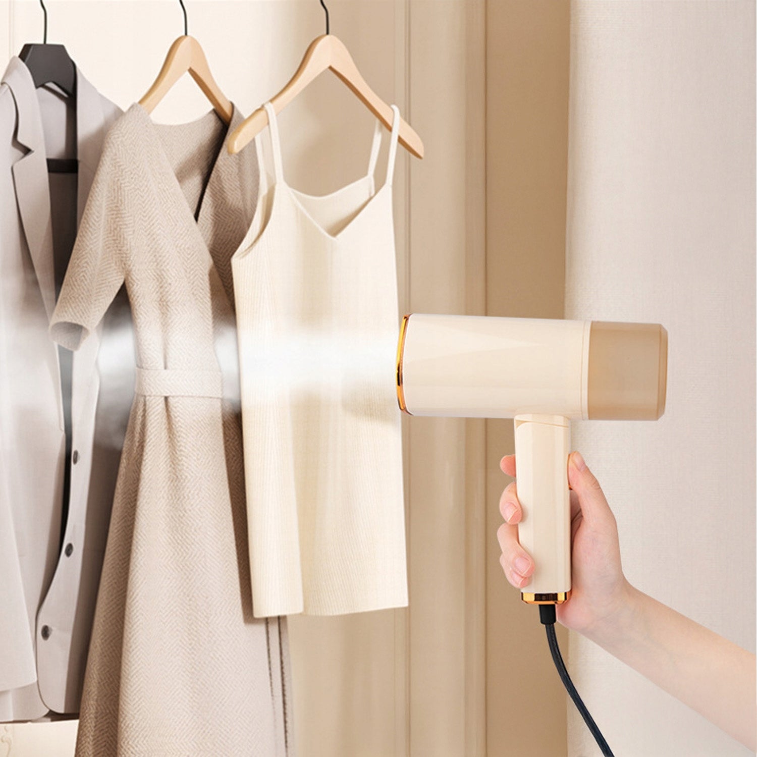 Clothes Steamer 1500w Strong Handheld Clothes Feed Water tank capacity 168 ml