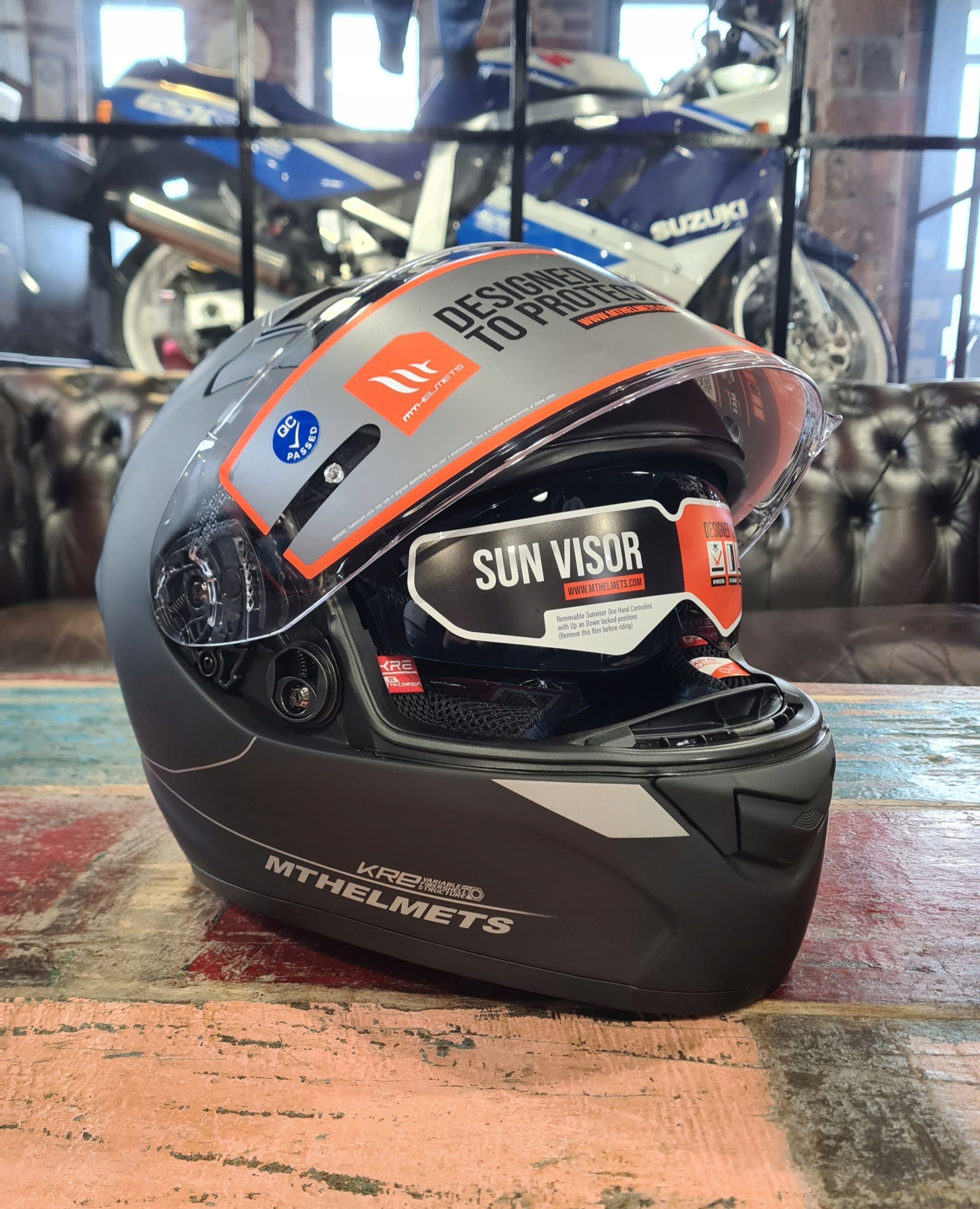 Composite helmet MT Helmets KRE SV Black matt size. L Packaging status original