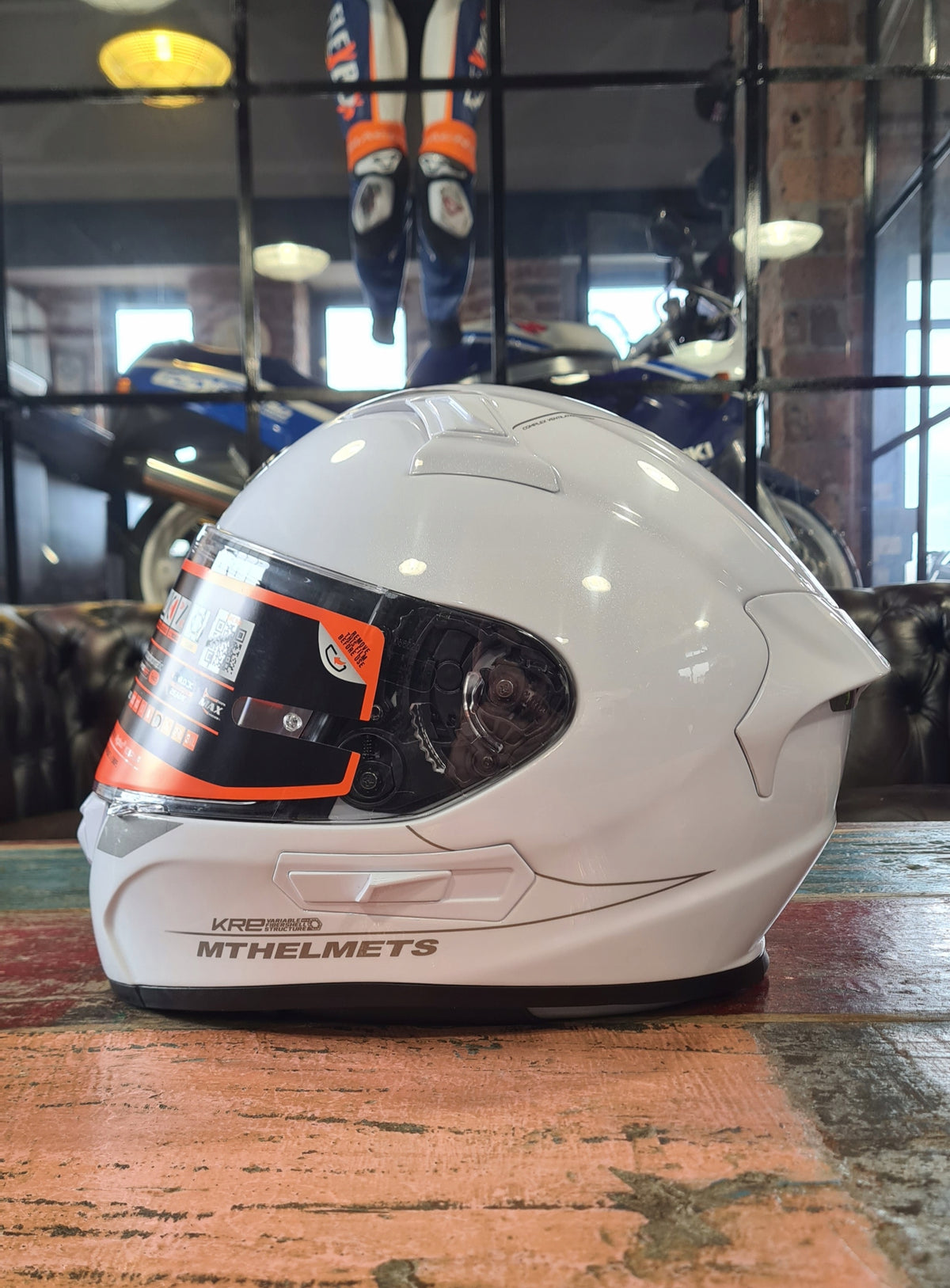 Composite helmet MT Helmets KRE SV white size. XL Manufacturer MT