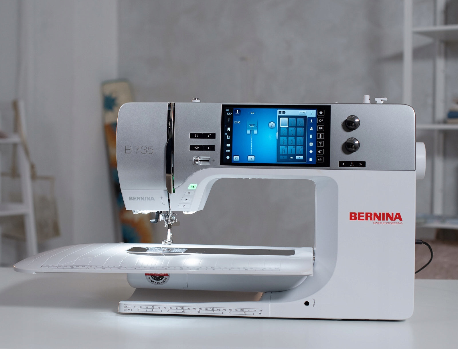 Computer sewing machine BERNINA B735 Swiss Excellence! Dominant color white