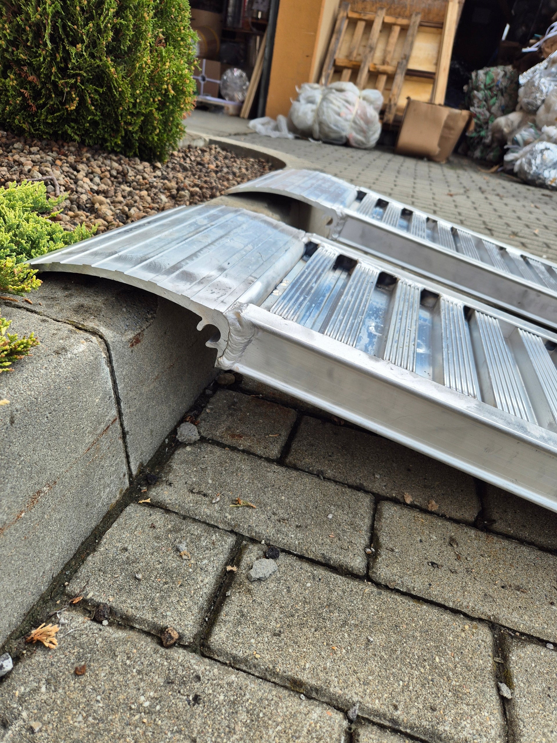Container aluminum raids, for high curbs 1m to 2850kg Brand no brand