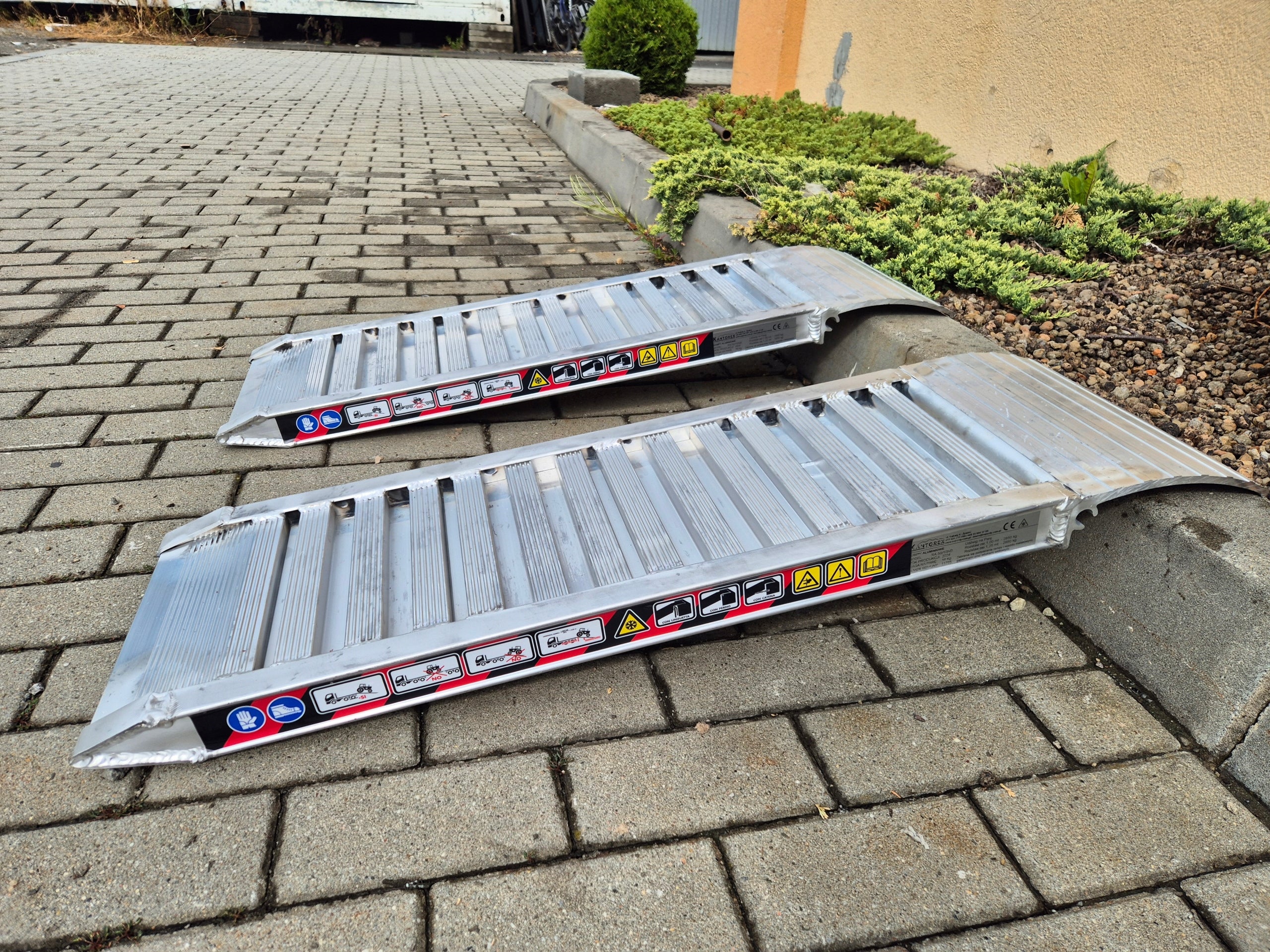 Container aluminum raids, for high curbs 1m to 2850kg Manufacturer code 50X10NB