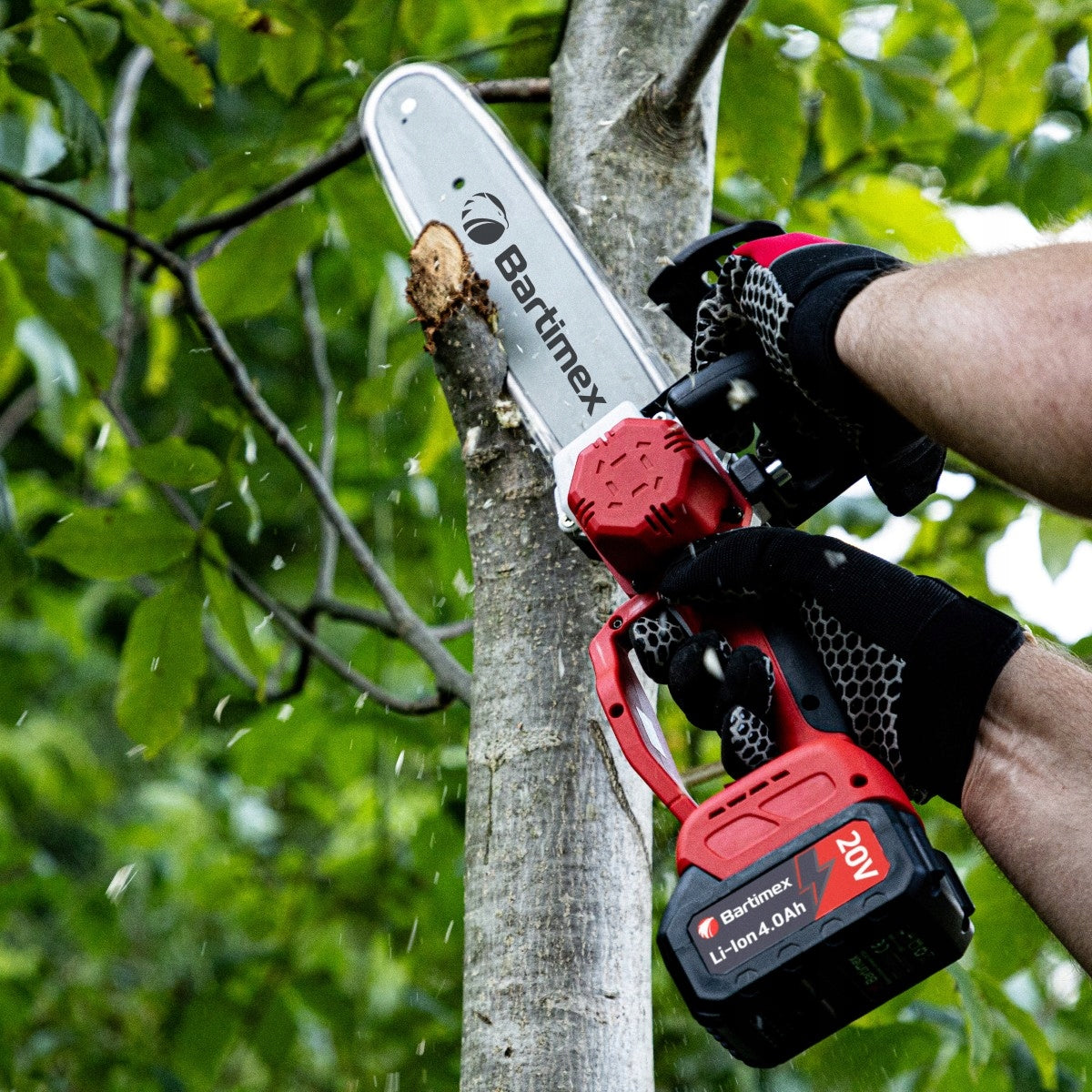 Cordless BRUSHLESS Chainsaw 20V 1400W 2 AKU 4,0Ah Manufacturer code DLGM_93846