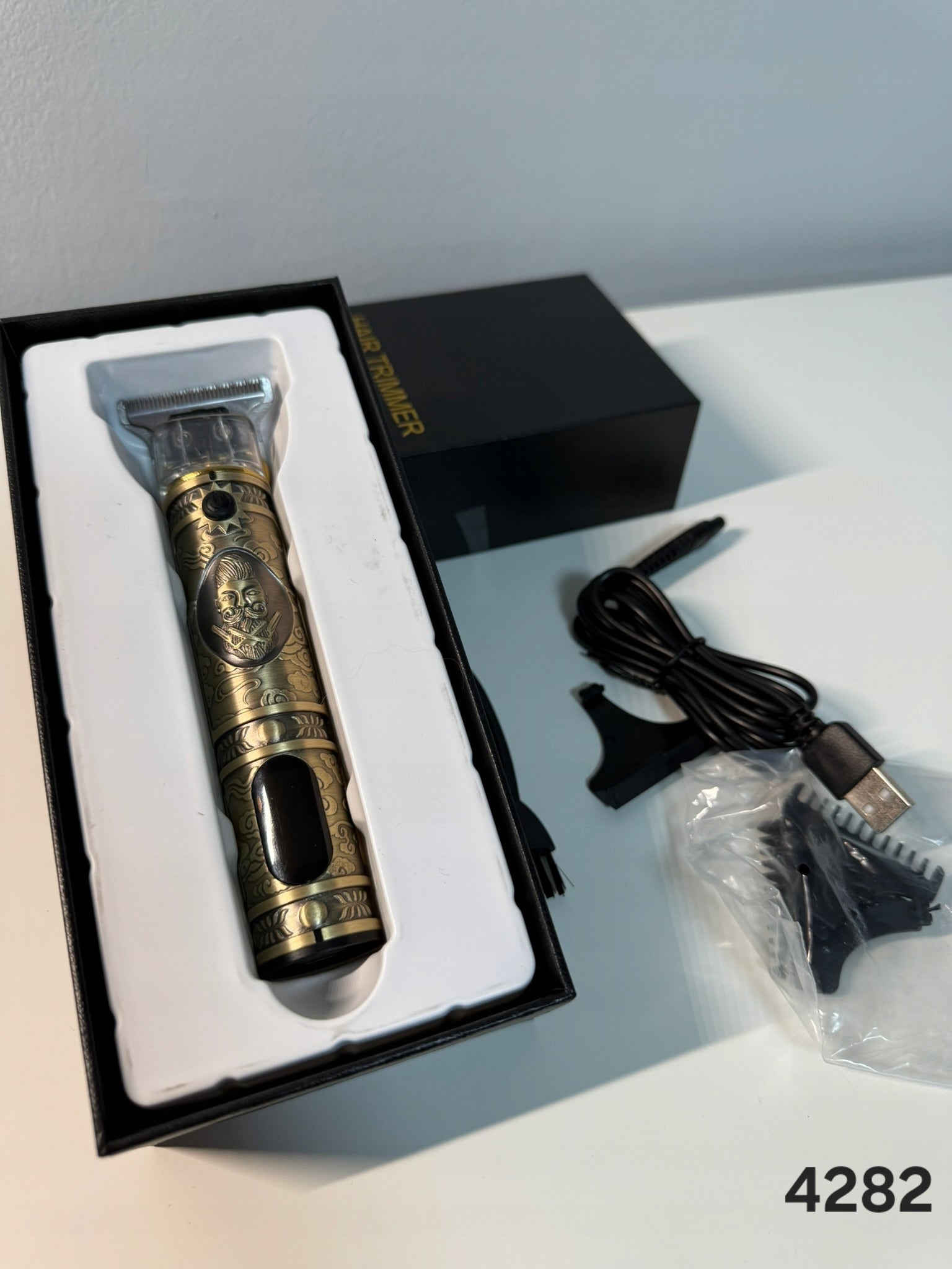 Cordless razor, new (4282-8)