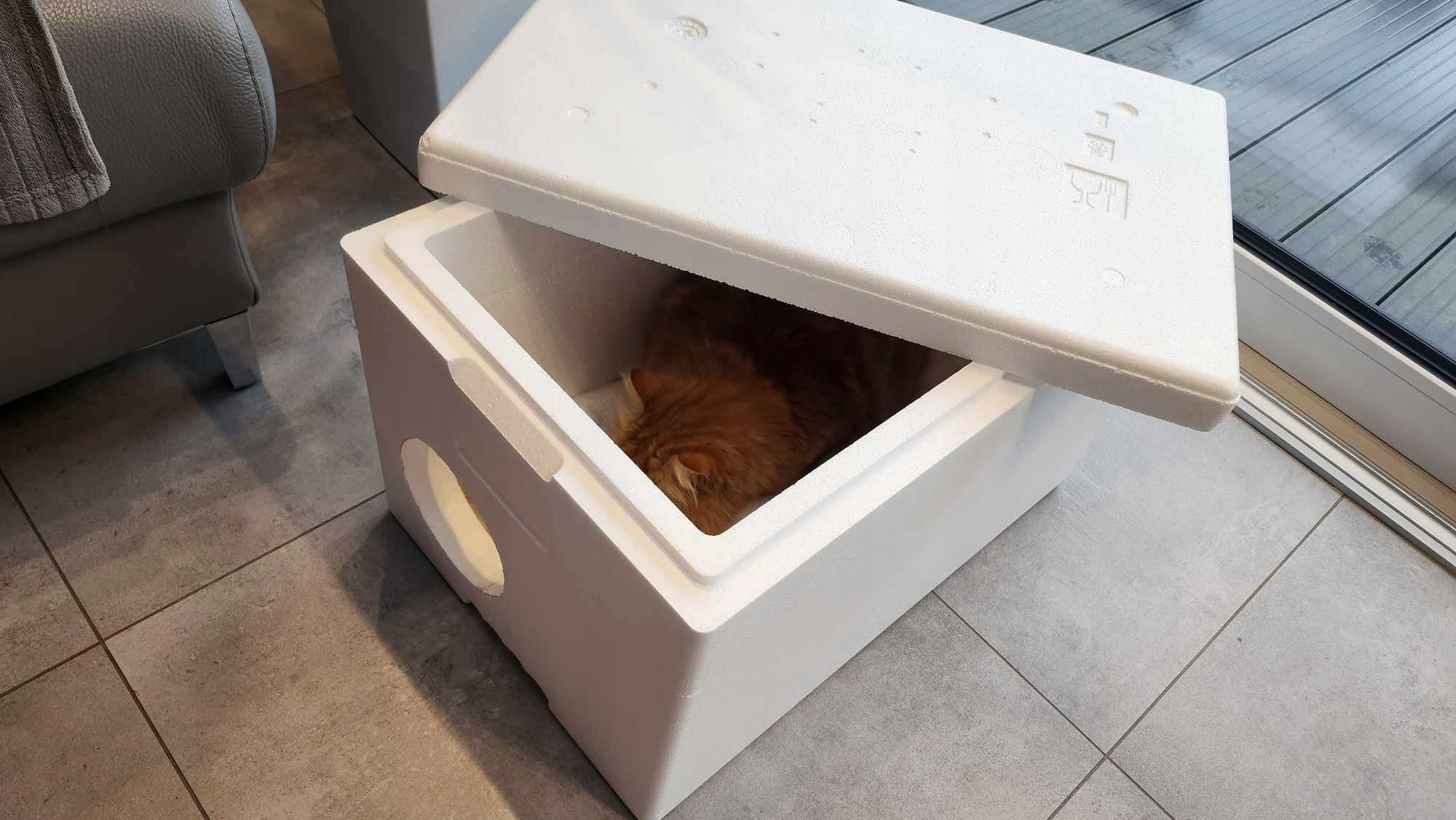 Cottage +R cat booth Styrofoam Box for winter 58x38x37cm for big cat Packaging status original