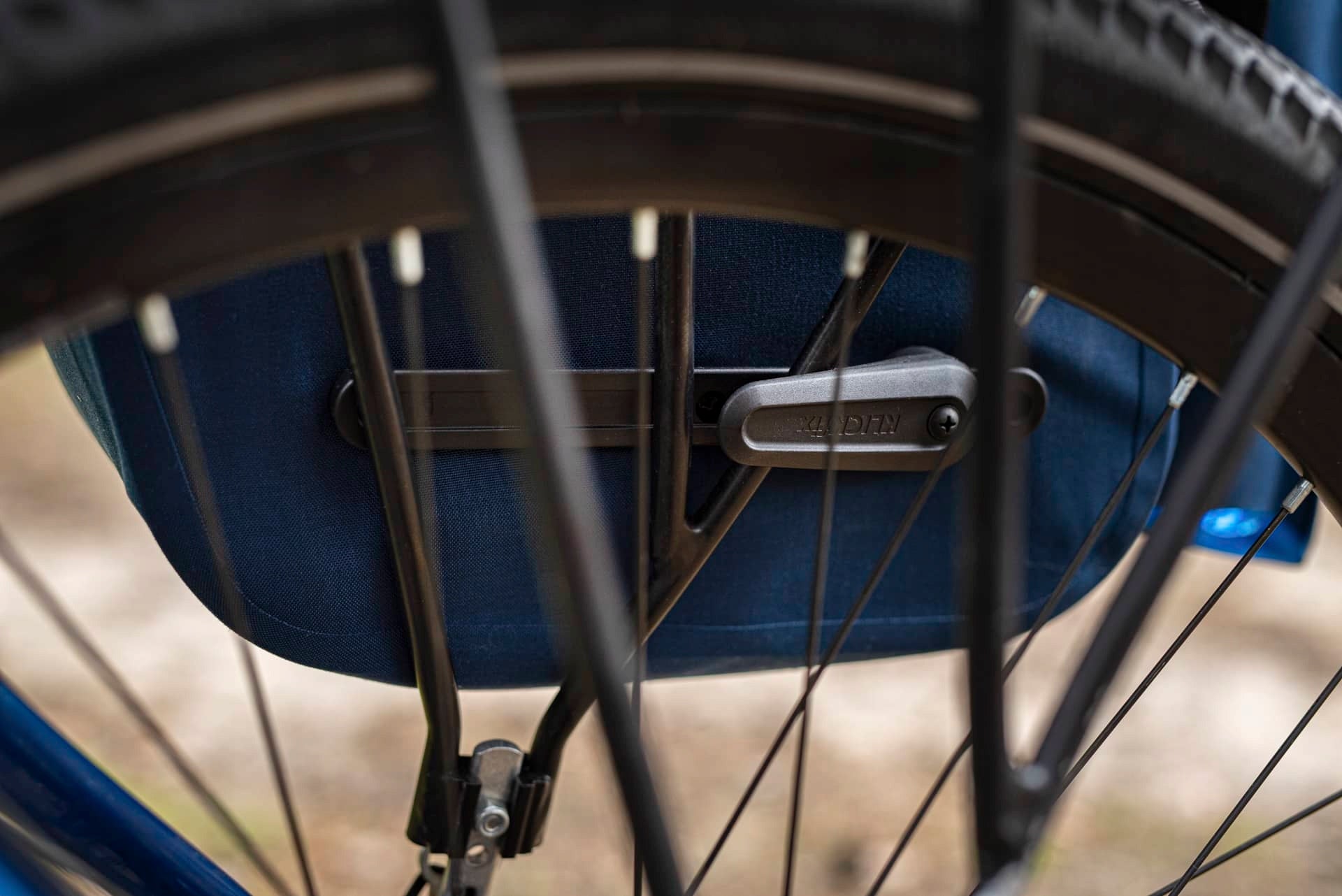 Crosso Dry 30 / System Rail - Black Capacity 30 l