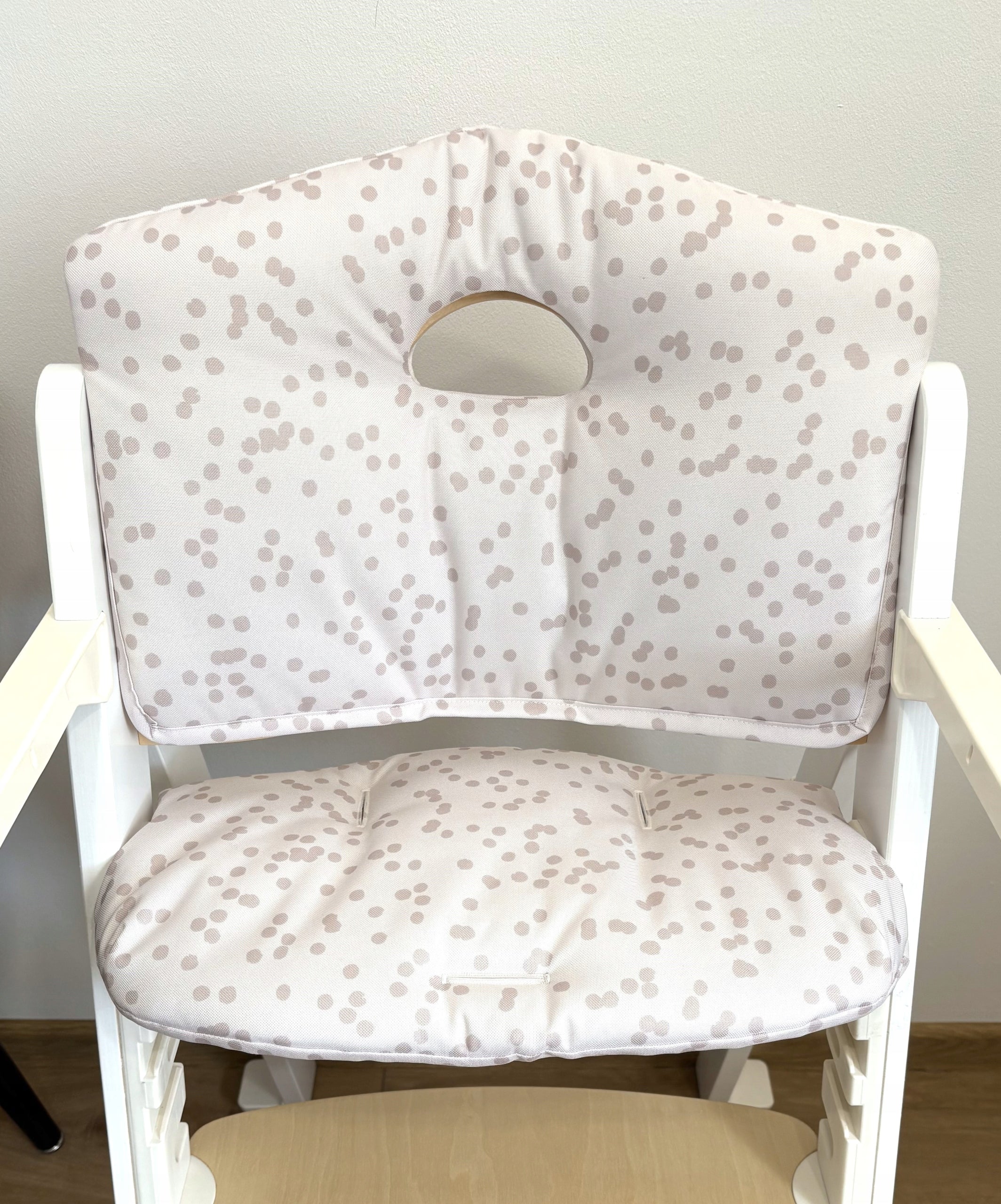 Cushions protectors for chair type Floris beige dots