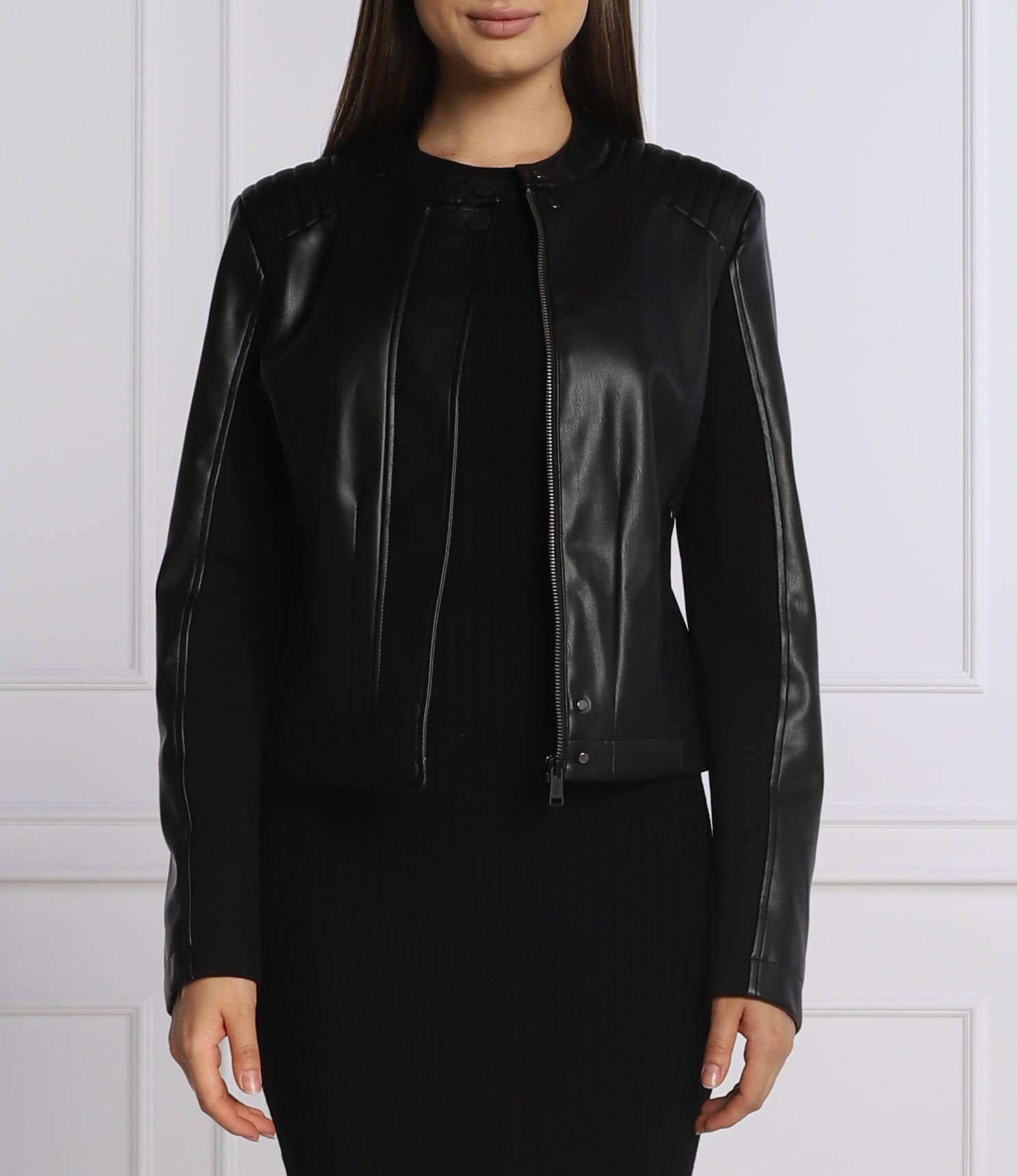 Guess striukė moterims 369824, juoda