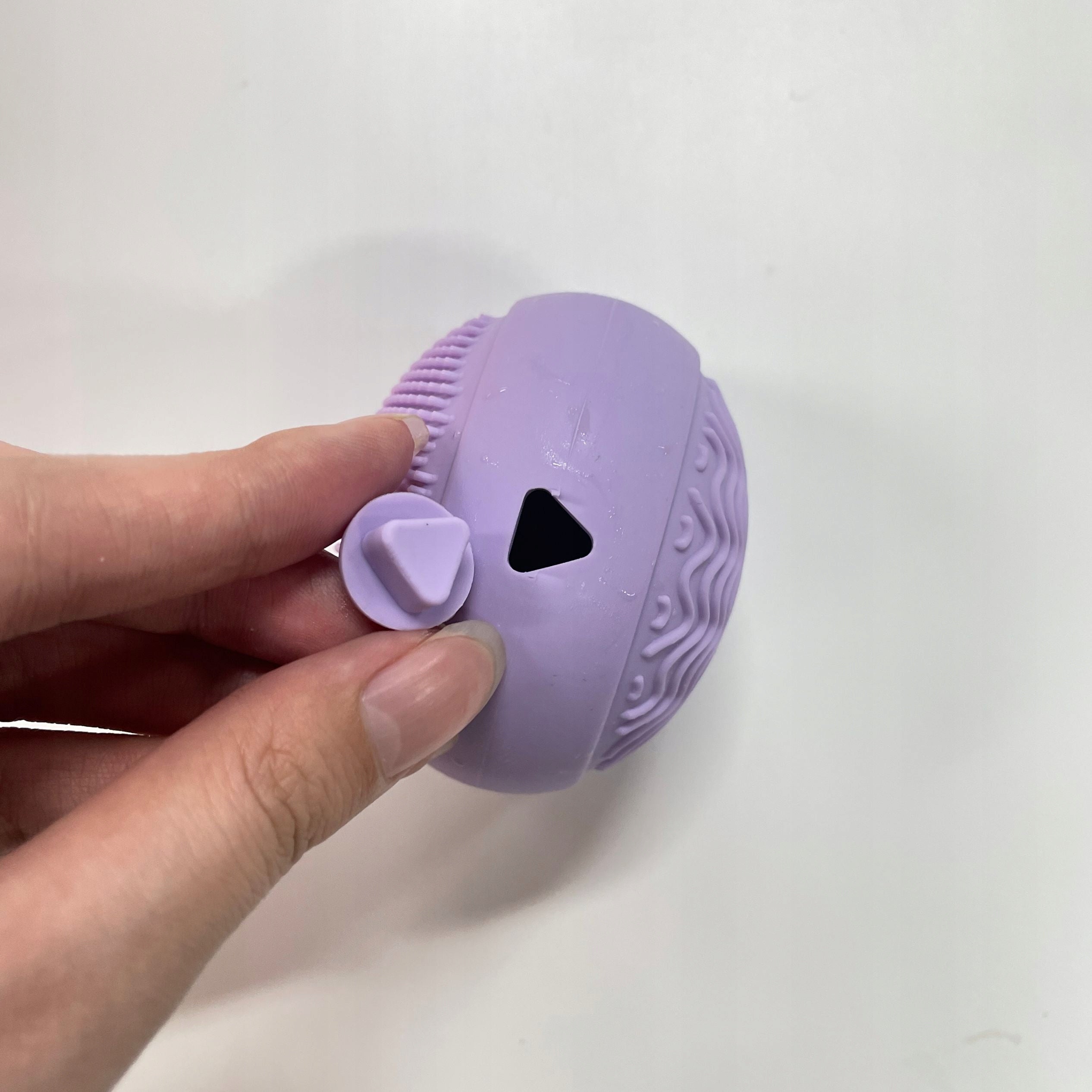 DA520 Ice Massager for Face Packaging status original
