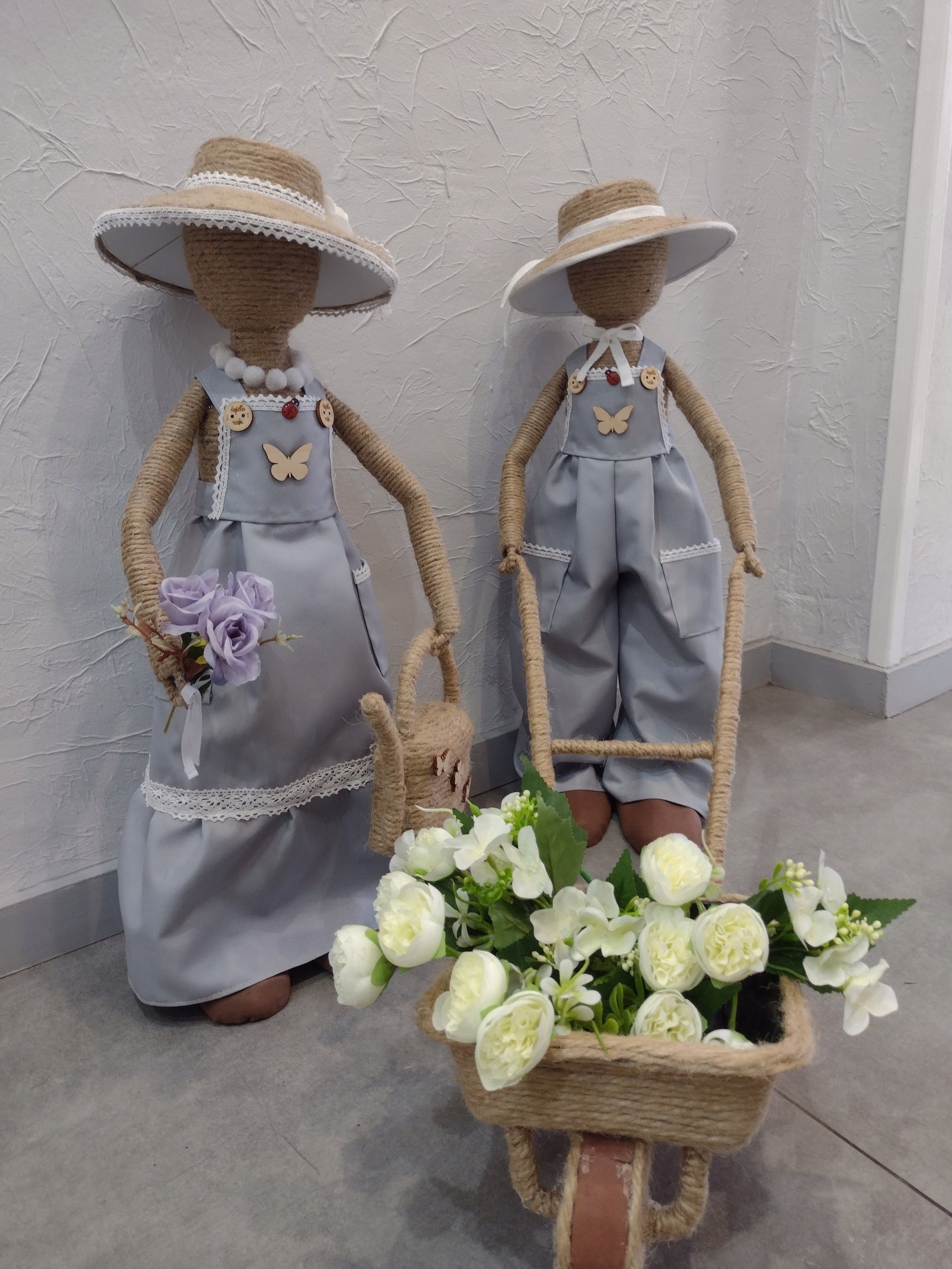 DECORATION-GARDEN FIGURE COUPLE GARDENERS