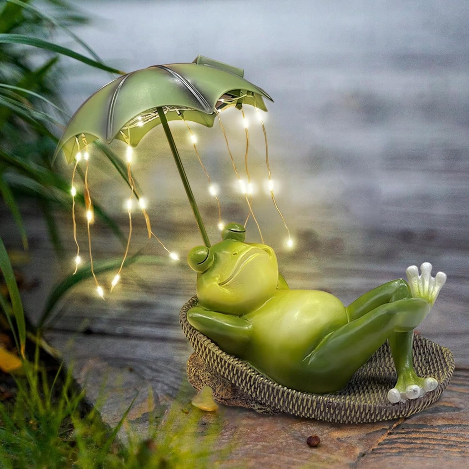 DECORATIVE SOLAR LAMP FROG ON THE DECKCHAIR 8-10H LIGHTING AUTOMATIC