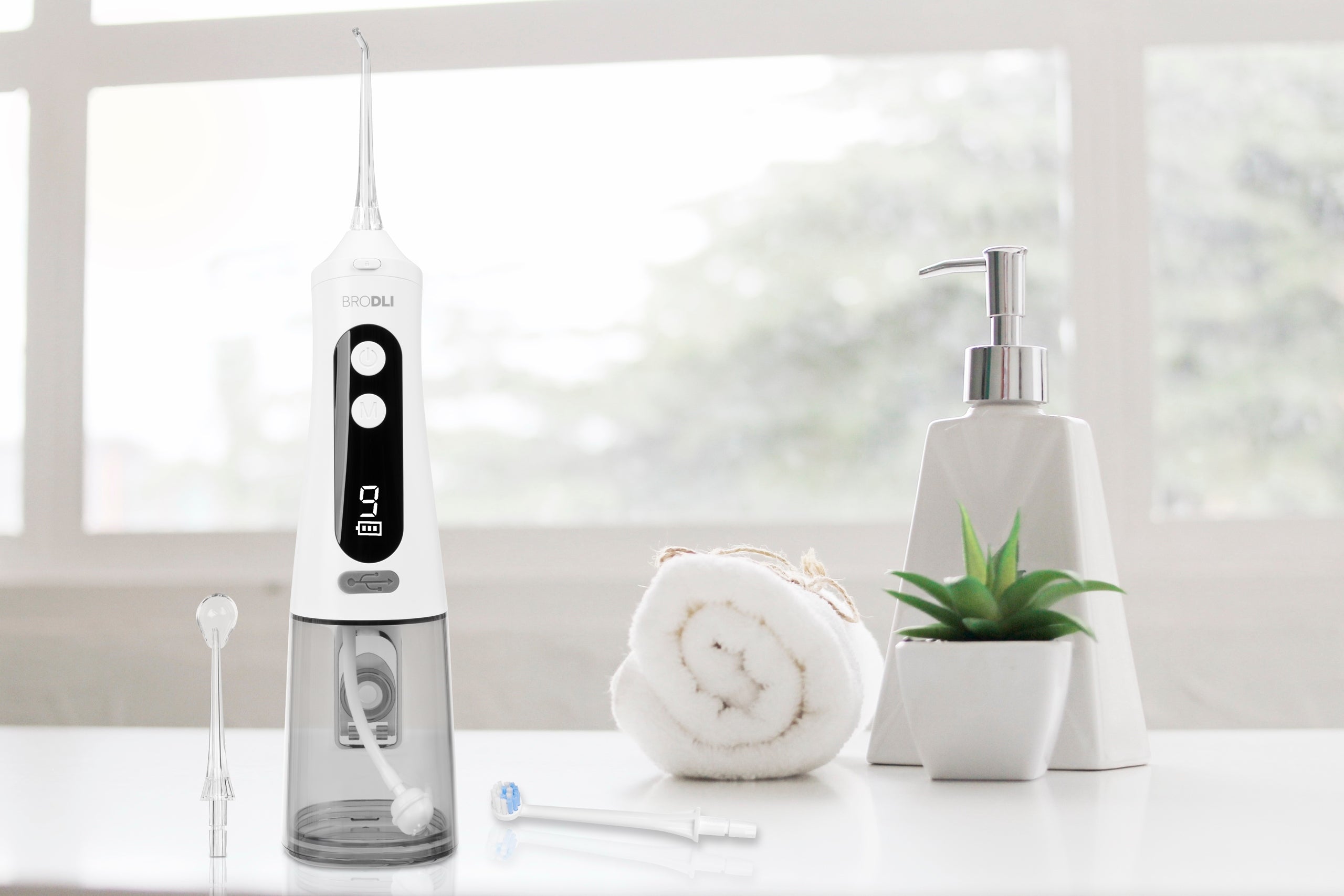 DENTAL IRRIGATOR WIRELESS 9 MODES CASE 5 TOOTH TIPS Model IRYGATOR DO ZĘBÓW I JAMY USTNEJ DENTYSTYCZNY