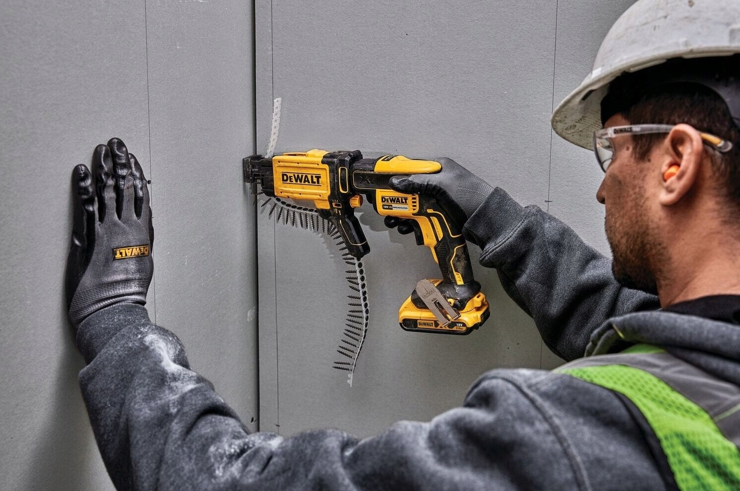 DEWALT SCREWDRIVER FOR PLATES G-K CARTON-GYPSUM Box 2x5Ah + Battery DEWALT Power supply rechargeable battery