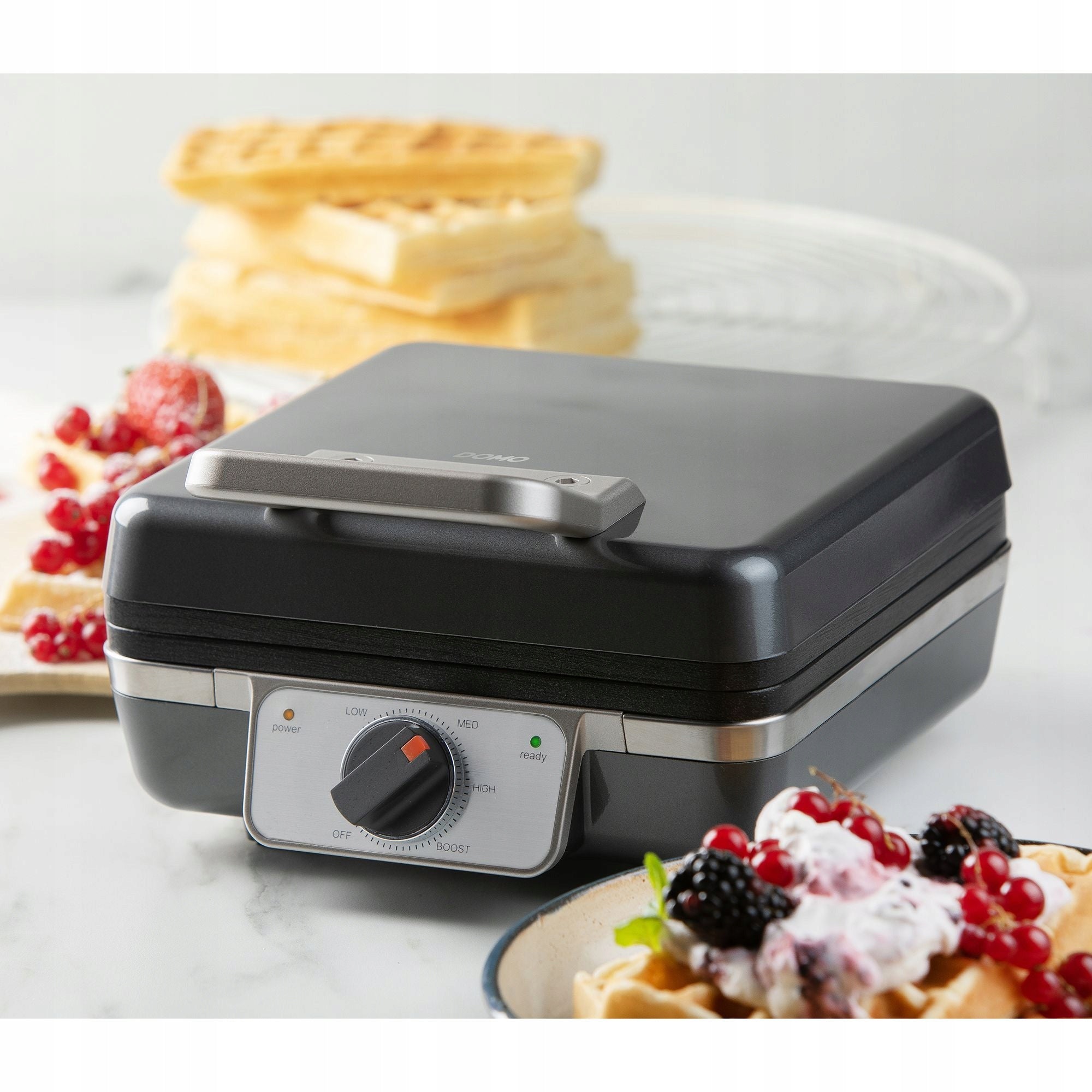 DOMO DO1173W waffle maker 2 large crispy waffles temperature control XXL Packaging status original